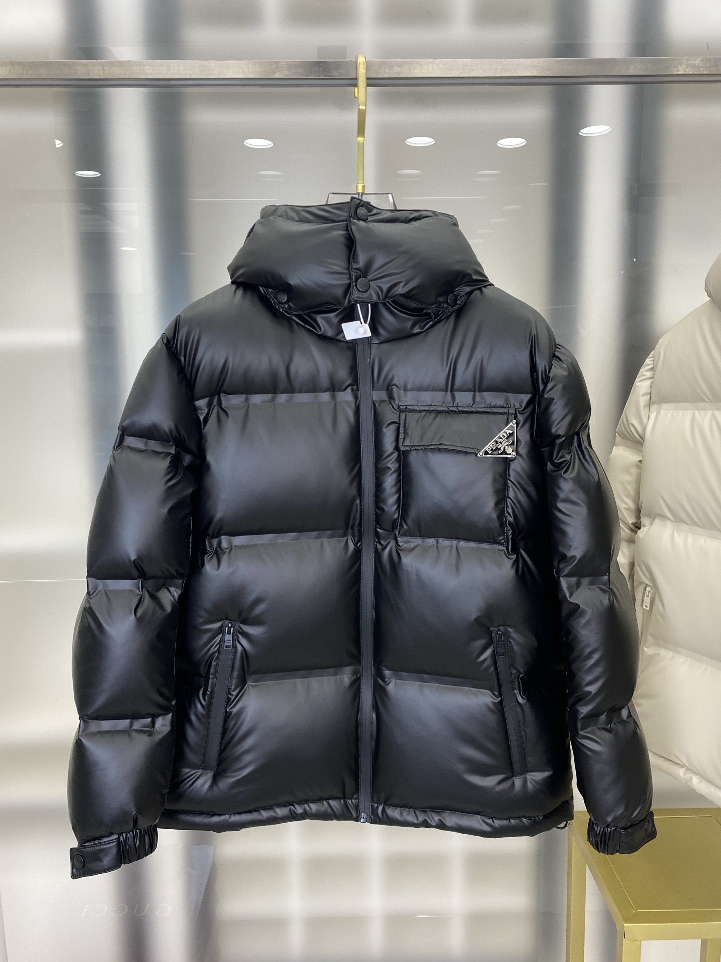 PRADAプラダ 冬のダウンジャケット 旬の新作 三角標ユニセックスMONCLER