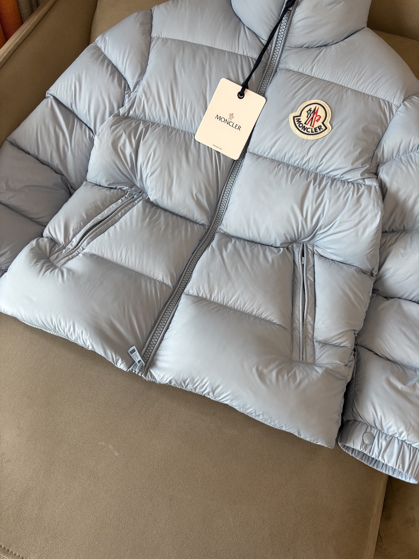 【人気商品】𝐌𝐎𝐍𝐂𝐋𝐄𝐑 モンクレール ビッグロゴ ダウンジャケット ユニセックスモデル
