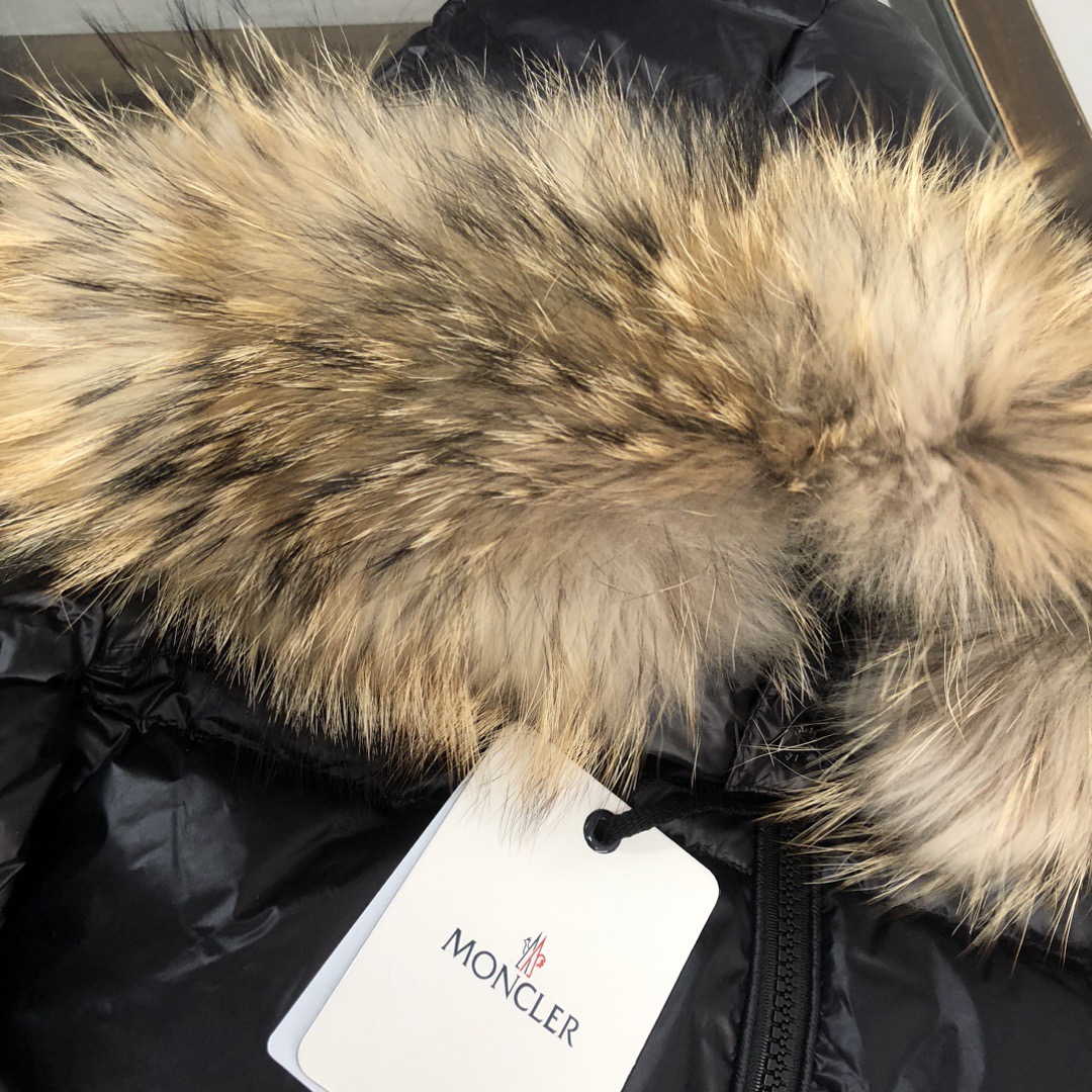 【人気商品】𝐌𝐎𝐍𝐂𝐋𝐄𝐑 モンクレール ビッグファーカラー ダウンジャケット ユニセックスモデル