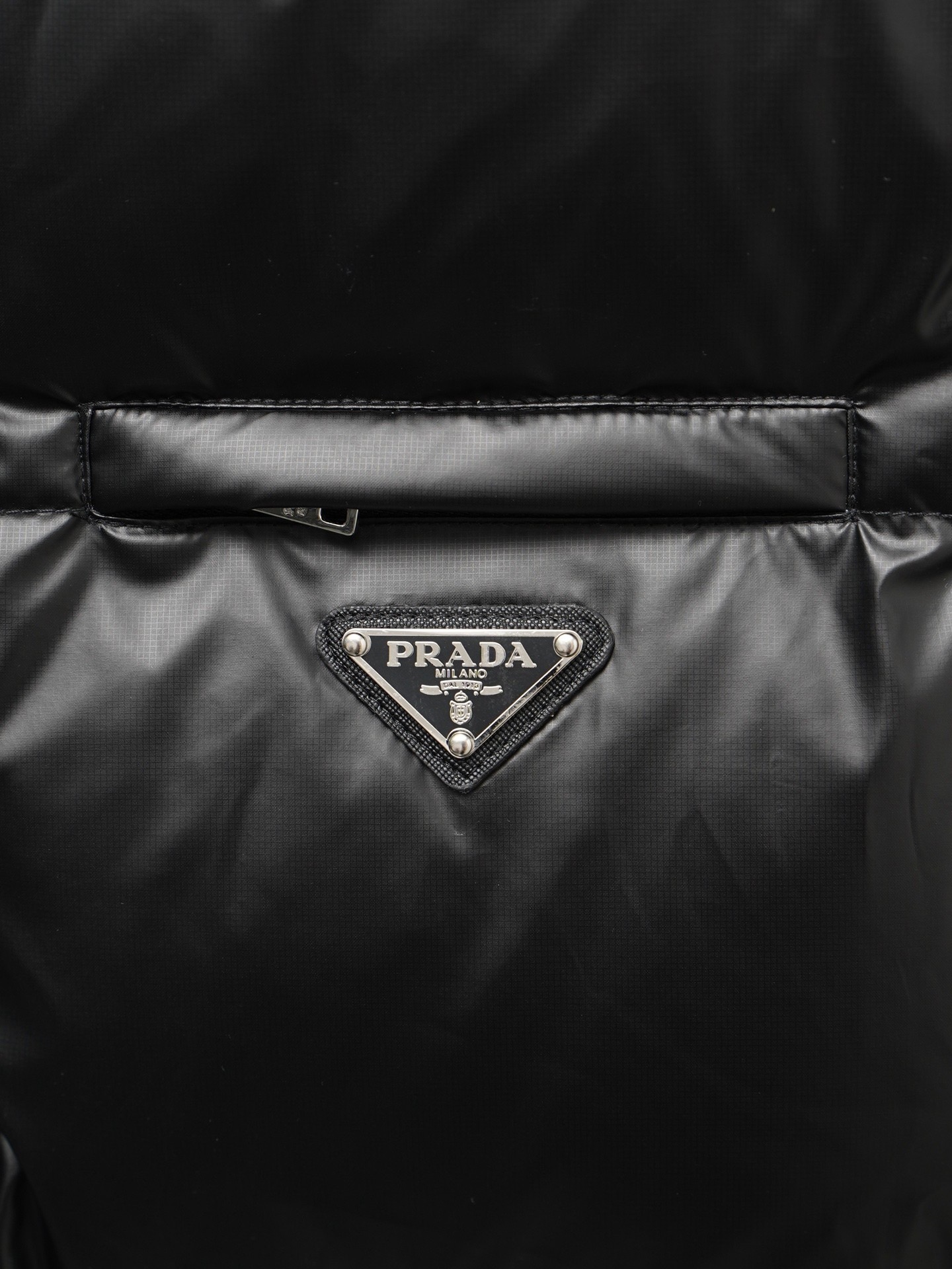 PRADAプラダ 冬季新作 90％ホワイトダックダウン トライアングルロゴ ダウンベスト カップルモデルMONCLER