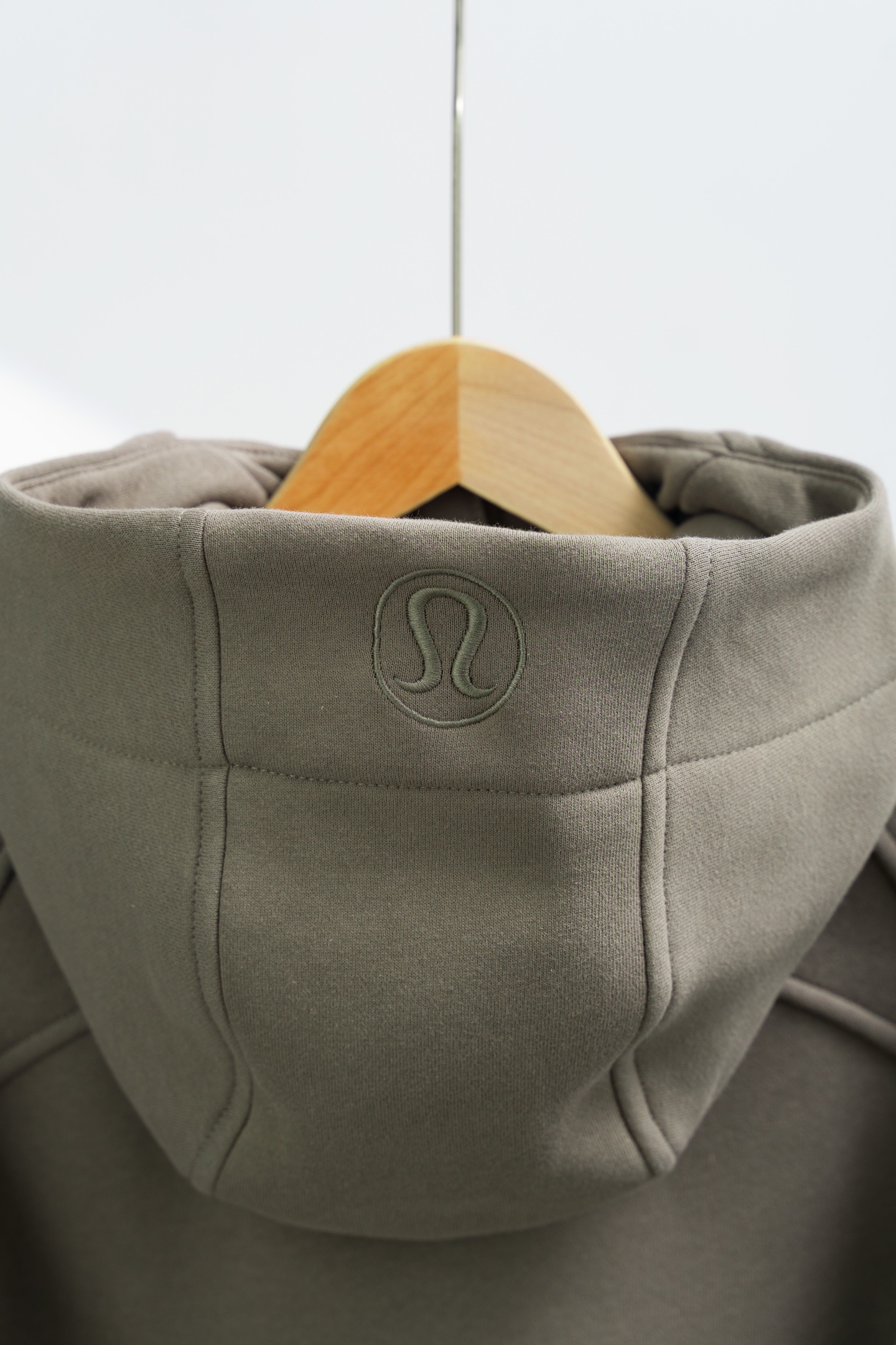 【人気商品】Lululemon（ルルレモン） Scuba ジップアップ スポーツフーディー レディース スリムフィットジャケット MONCLER