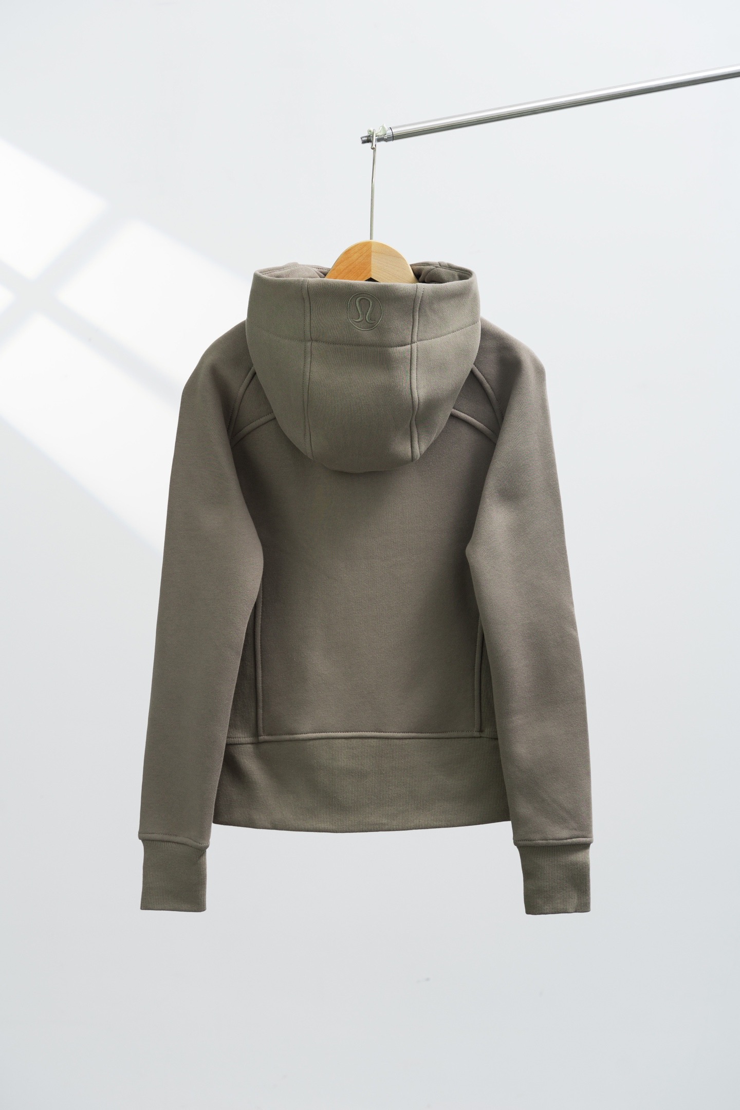 【人気商品】Lululemon（ルルレモン） Scuba ジップアップ スポーツフーディー レディース スリムフィットジャケット MONCLER