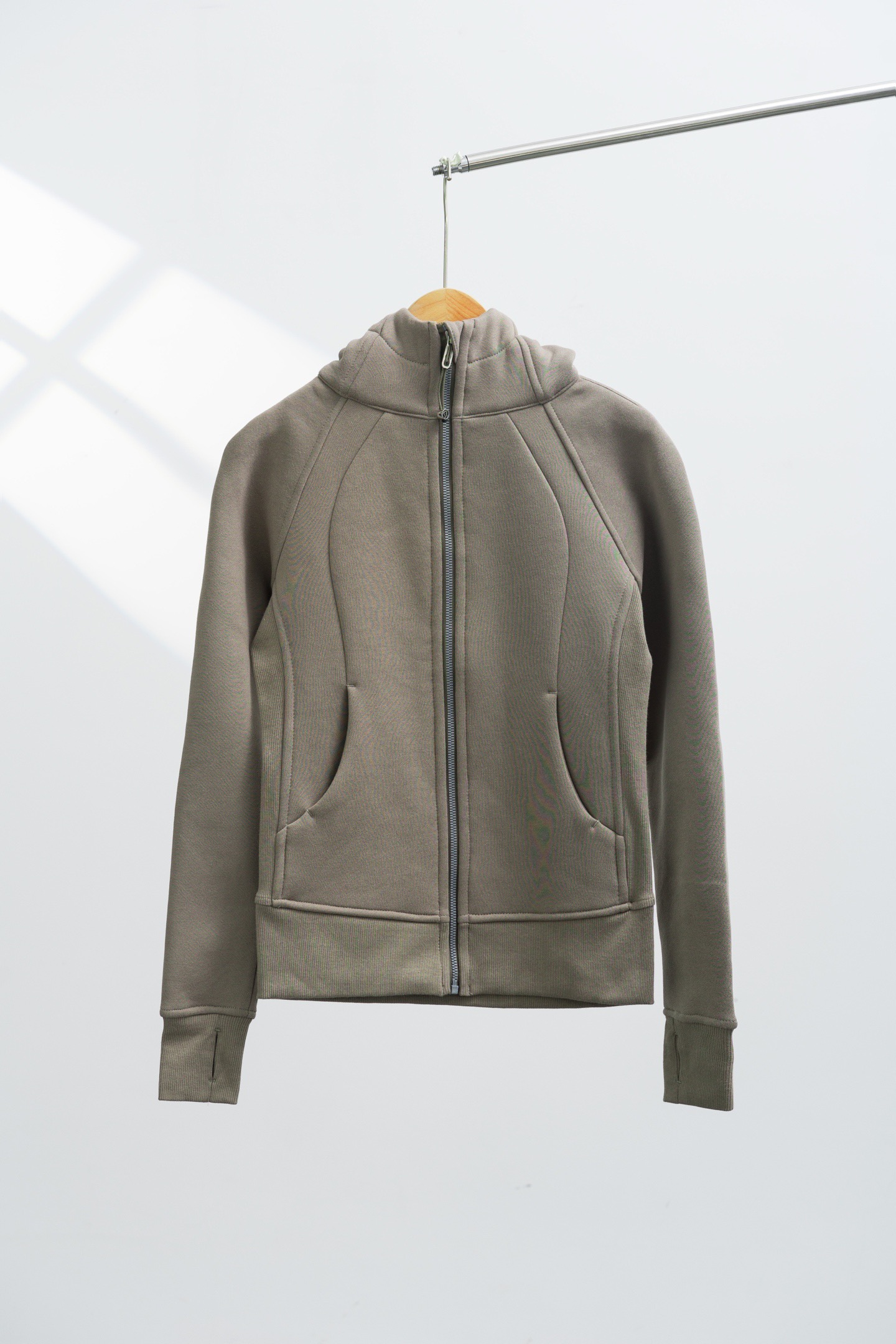 【人気商品】Lululemon（ルルレモン） Scuba ジップアップ スポーツフーディー レディース スリムフィットジャケット MONCLER