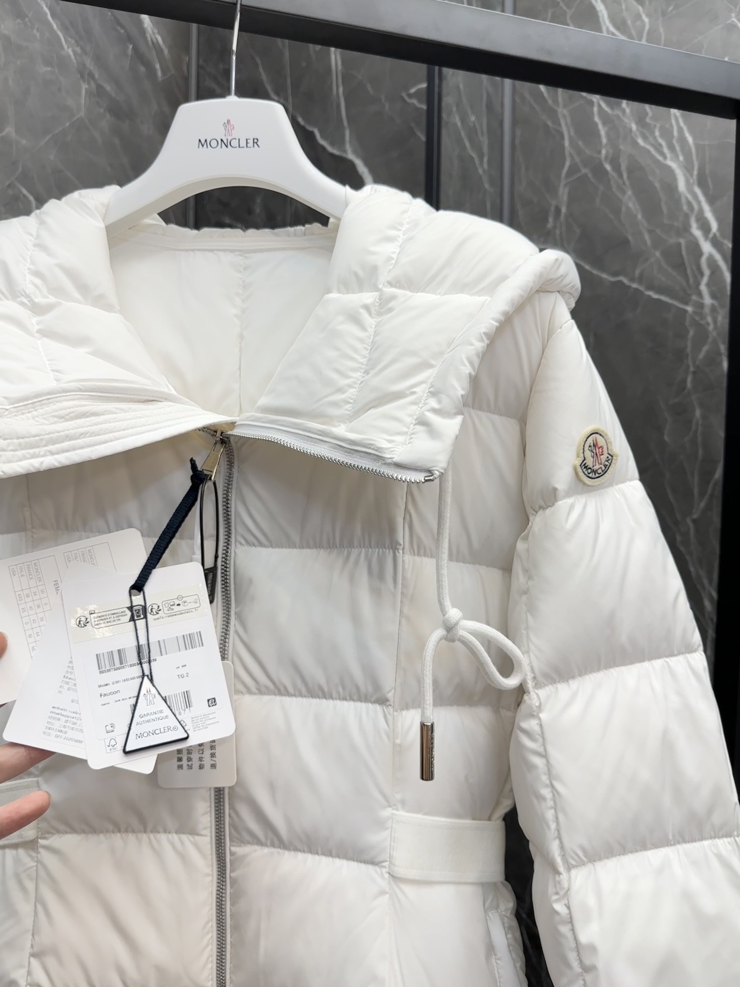 Moncler（モンクレール） 2025年最新作 逃亡中の王女 ファッションデザイナーズモデル ダウンジャケット レディース