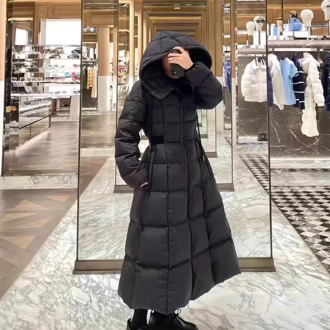 Moncler（モンクレール） 2025年最新作 逃亡中の王女 ファッションデザイナーズモデル ダウンジャケット レディース