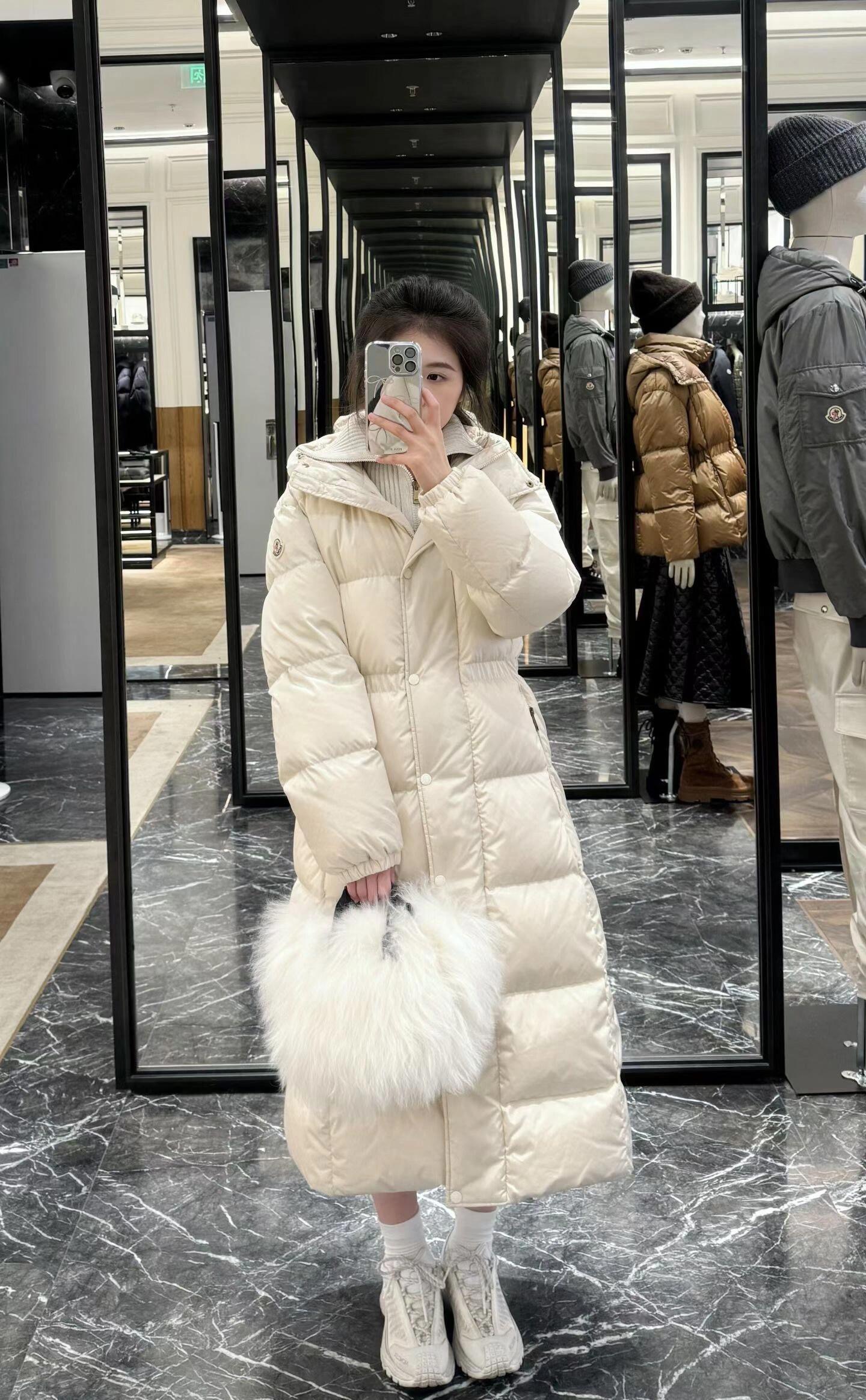 Moncler（モンクレール） 2025年最新作 逃亡中の王女 ファッションデザイナーズモデル ダウンジャケット レディース