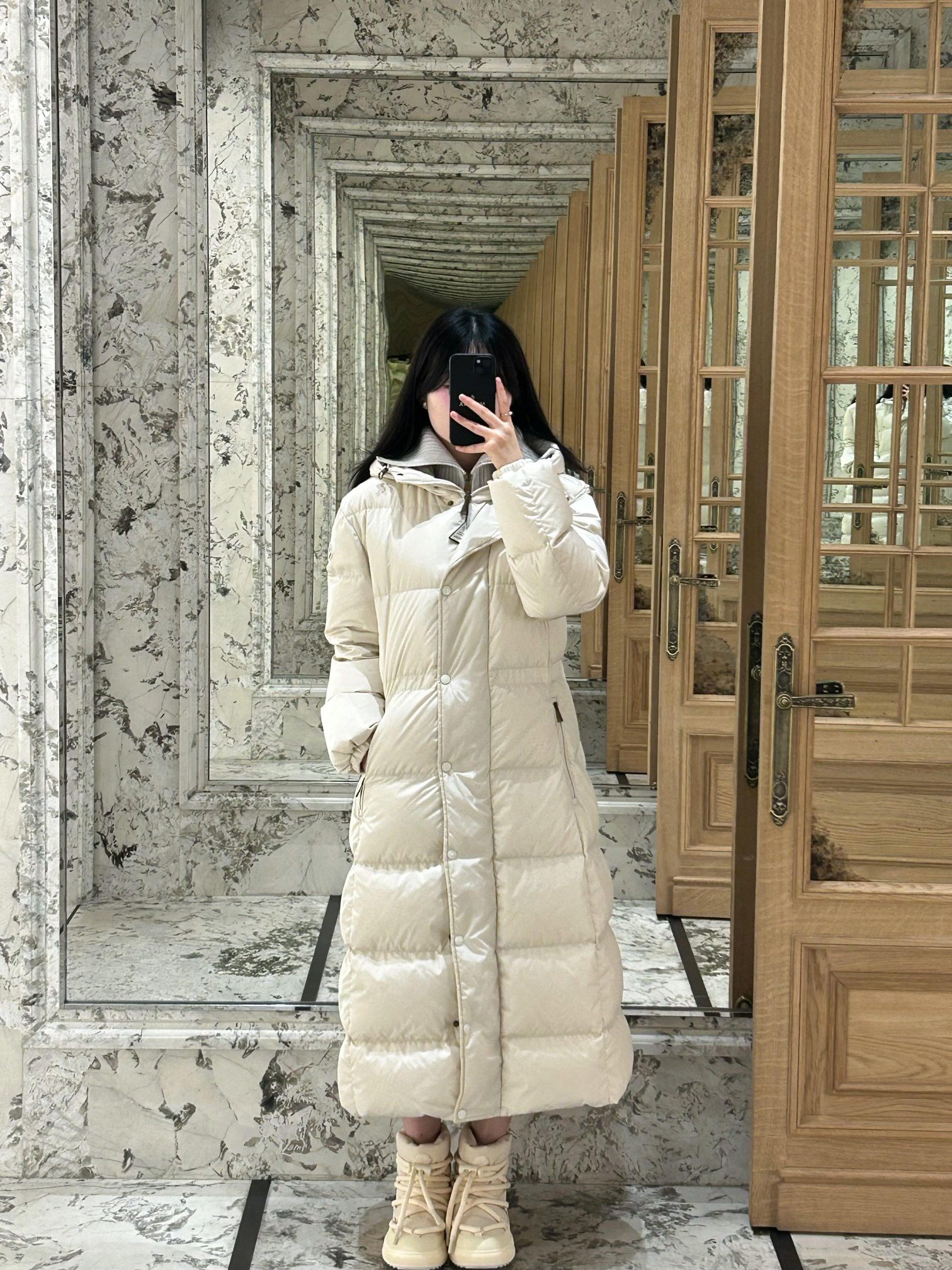 Moncler（モンクレール） 2025年最新作 逃亡中の王女 ファッションデザイナーズモデル ダウンジャケット レディース