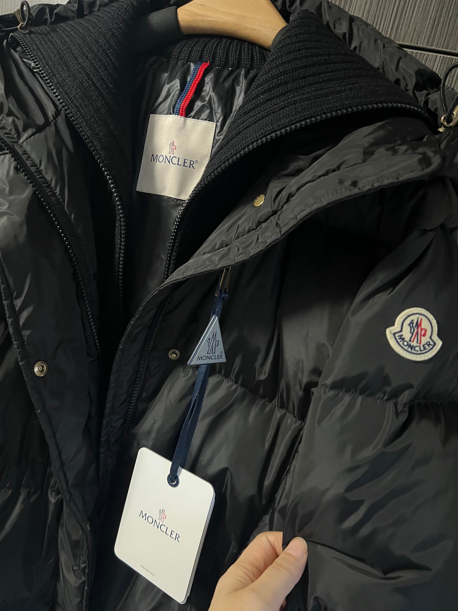 Moncler（モンクレール） 2025年最新作 逃亡中の王女 ファッションデザイナーズモデル ダウンジャケット レディース