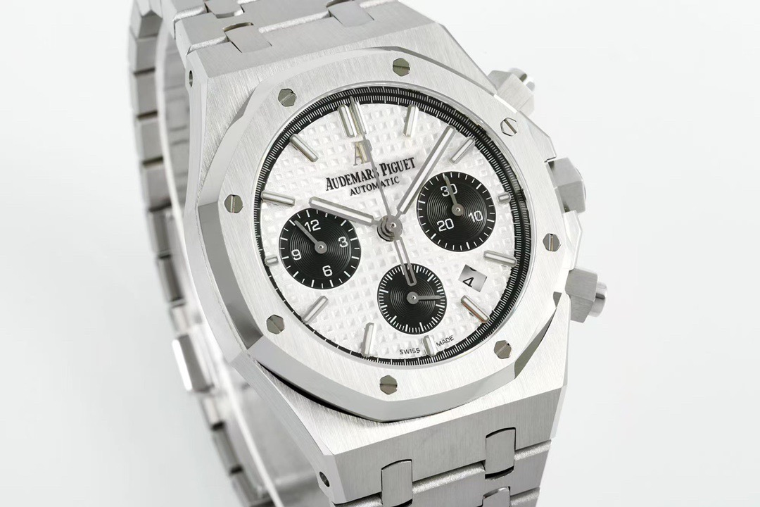 Audemars Piguet APオーデマピゲ ロイヤルオーク オフショア メンズ スポーツウォッチ ホワイト