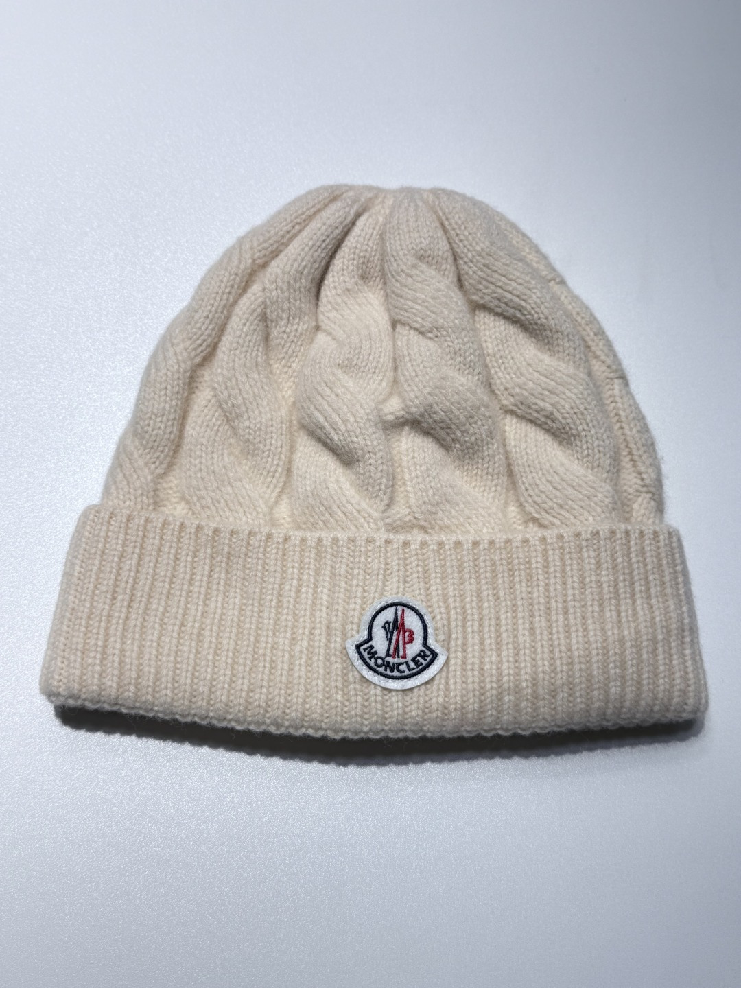 モンクレール新作 フォックスファーボール付きニット帽 Moncler