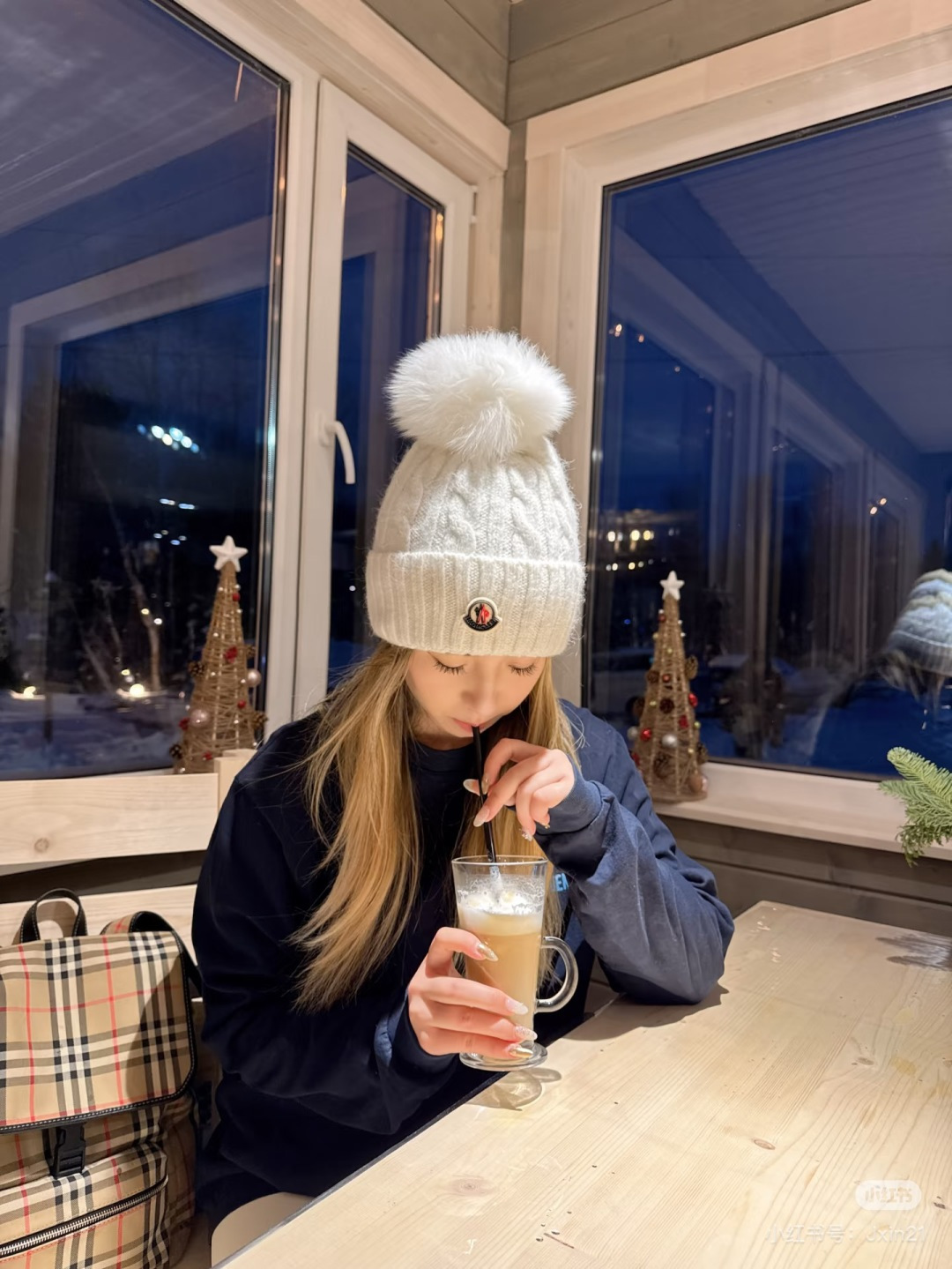 モンクレール新作 フォックスファーボール付きニット帽 Moncler