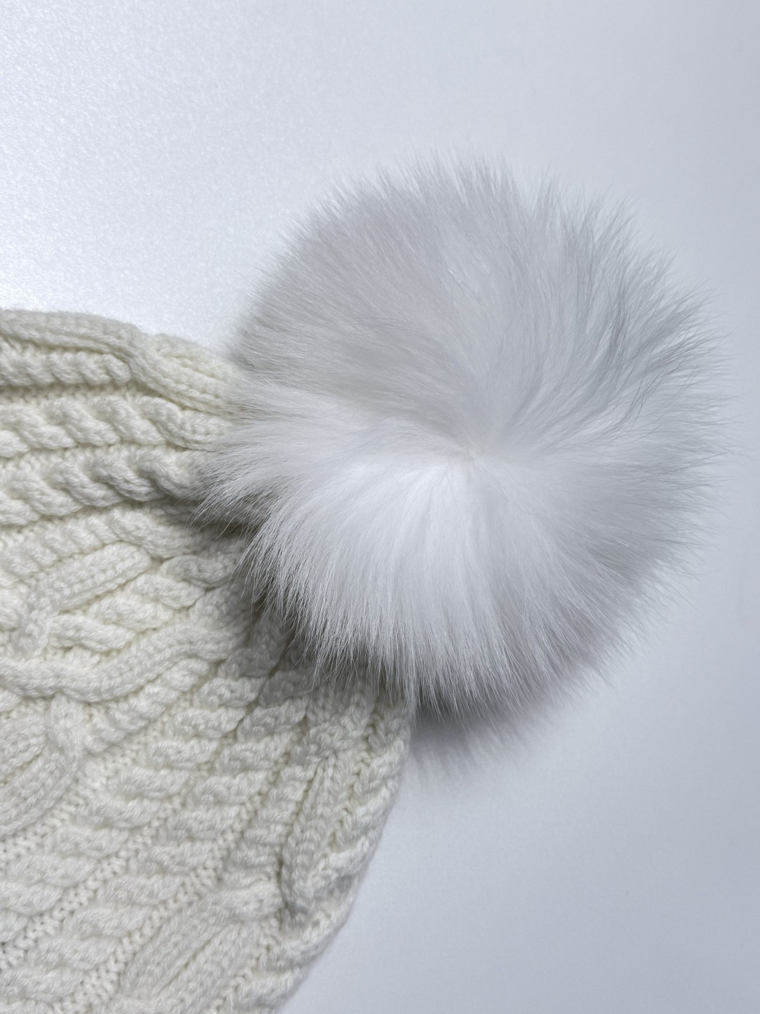 モンクレール新作 フォックスファーボール付きニット帽 Moncler