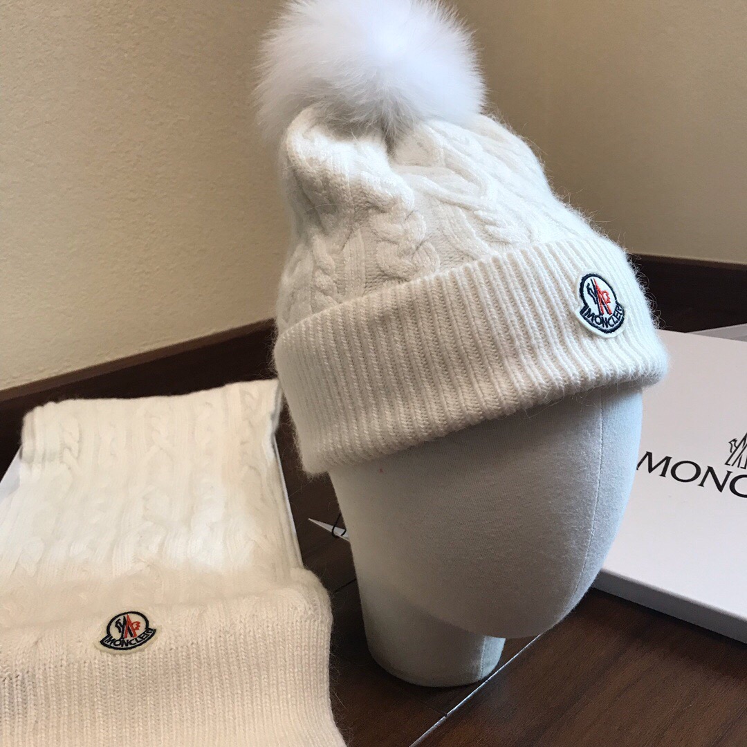 モンクレール新作 フォックスファーボール付きニット帽+マフラー 2枚 Moncler
