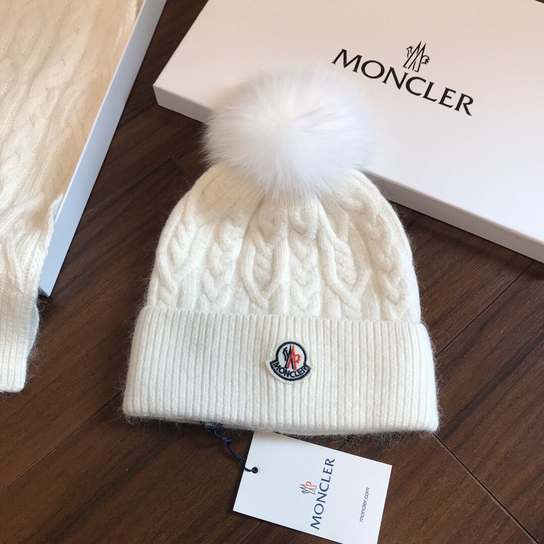 モンクレール新作 フォックスファーボール付きニット帽+マフラー 2枚 Moncler