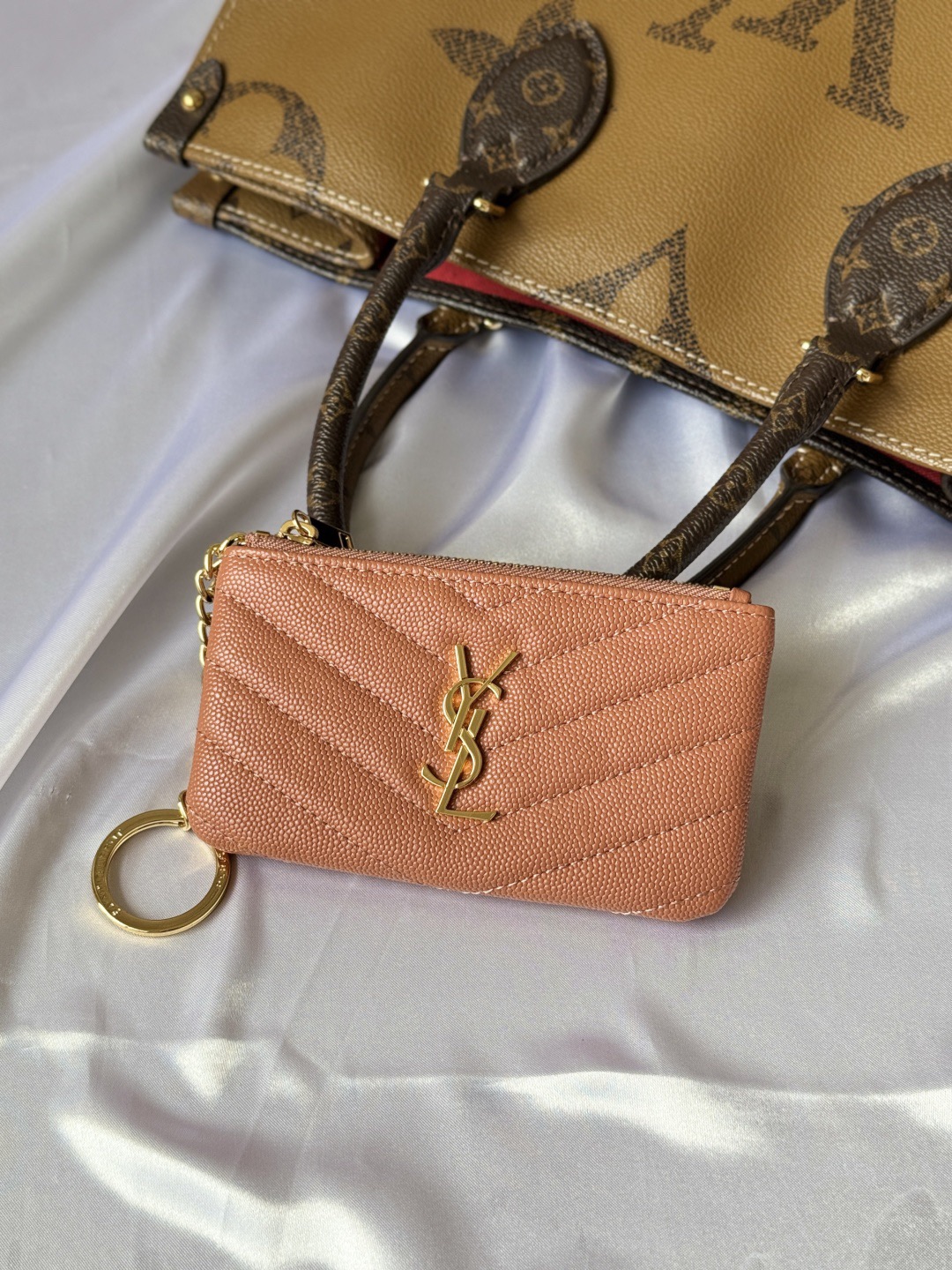 【サンローラン】大人気ロゴ 小銭入れ付き 三つ折り財布