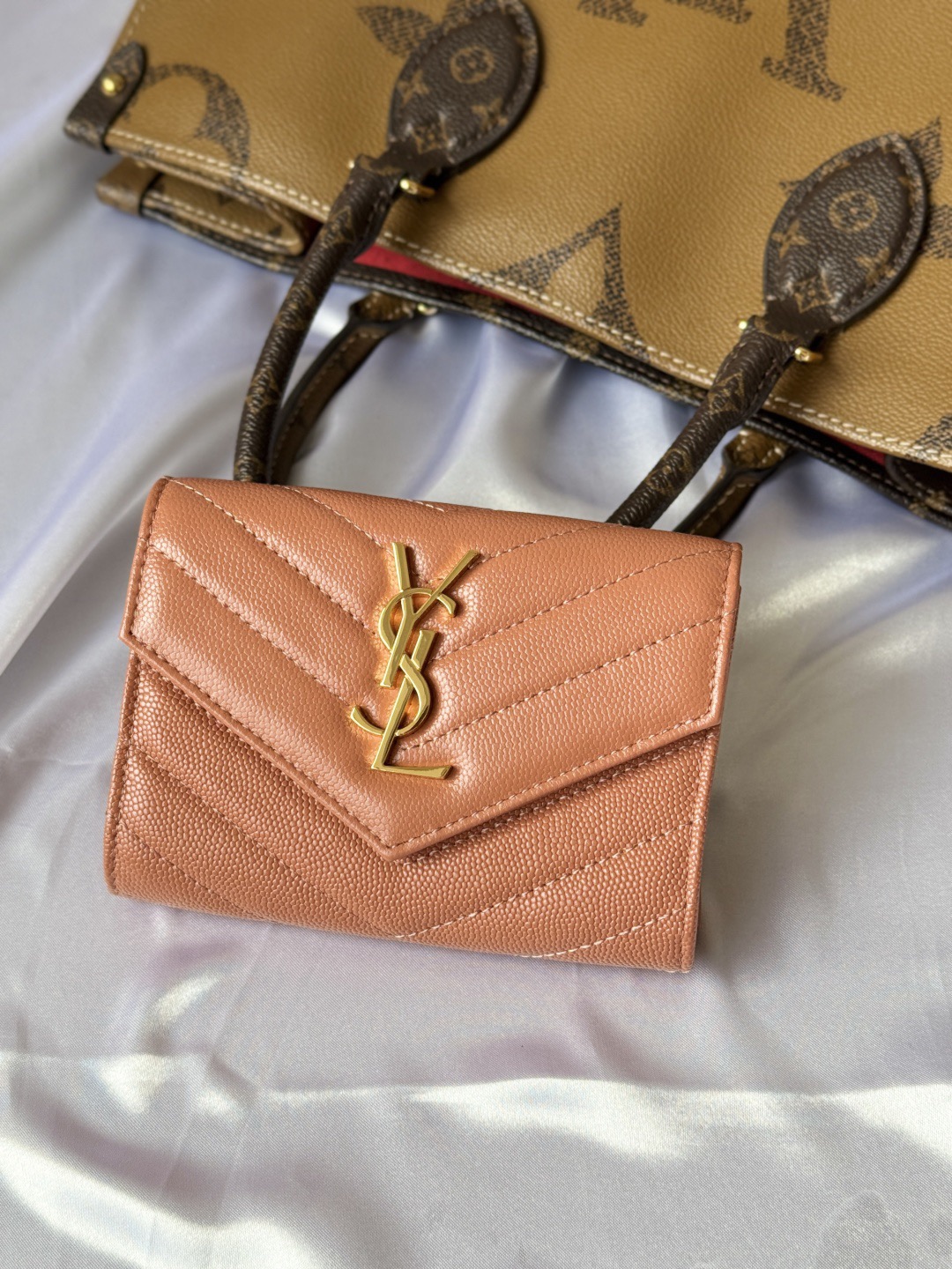 【サンローラン】大人気ロゴ 小銭入れ付き 三つ折り財布