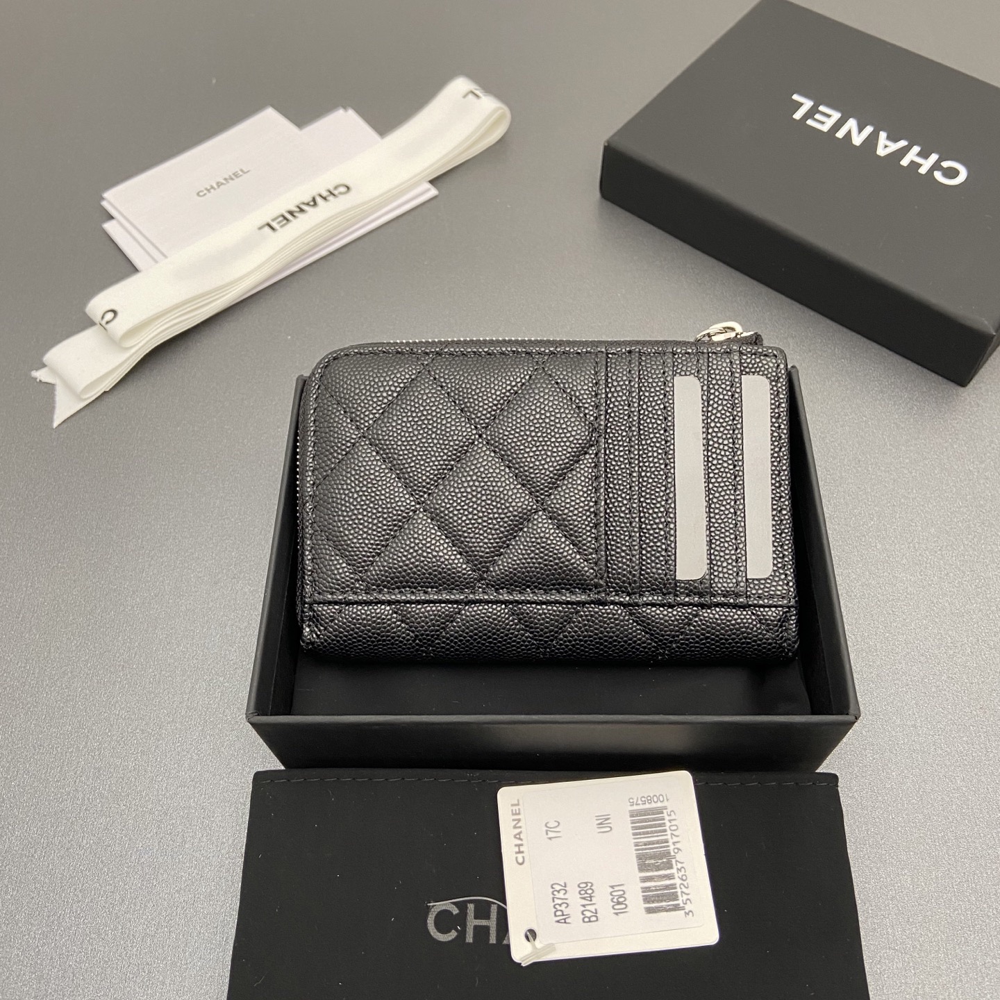 《シルエットとロゴが可愛い♪》CHANEL マトラッセ三つ折り財布