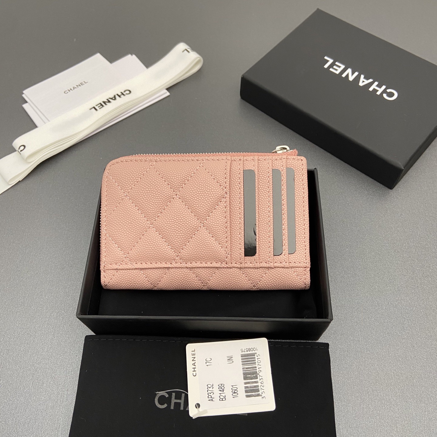 《シルエットとロゴが可愛い♪》CHANEL マトラッセ三つ折り財布