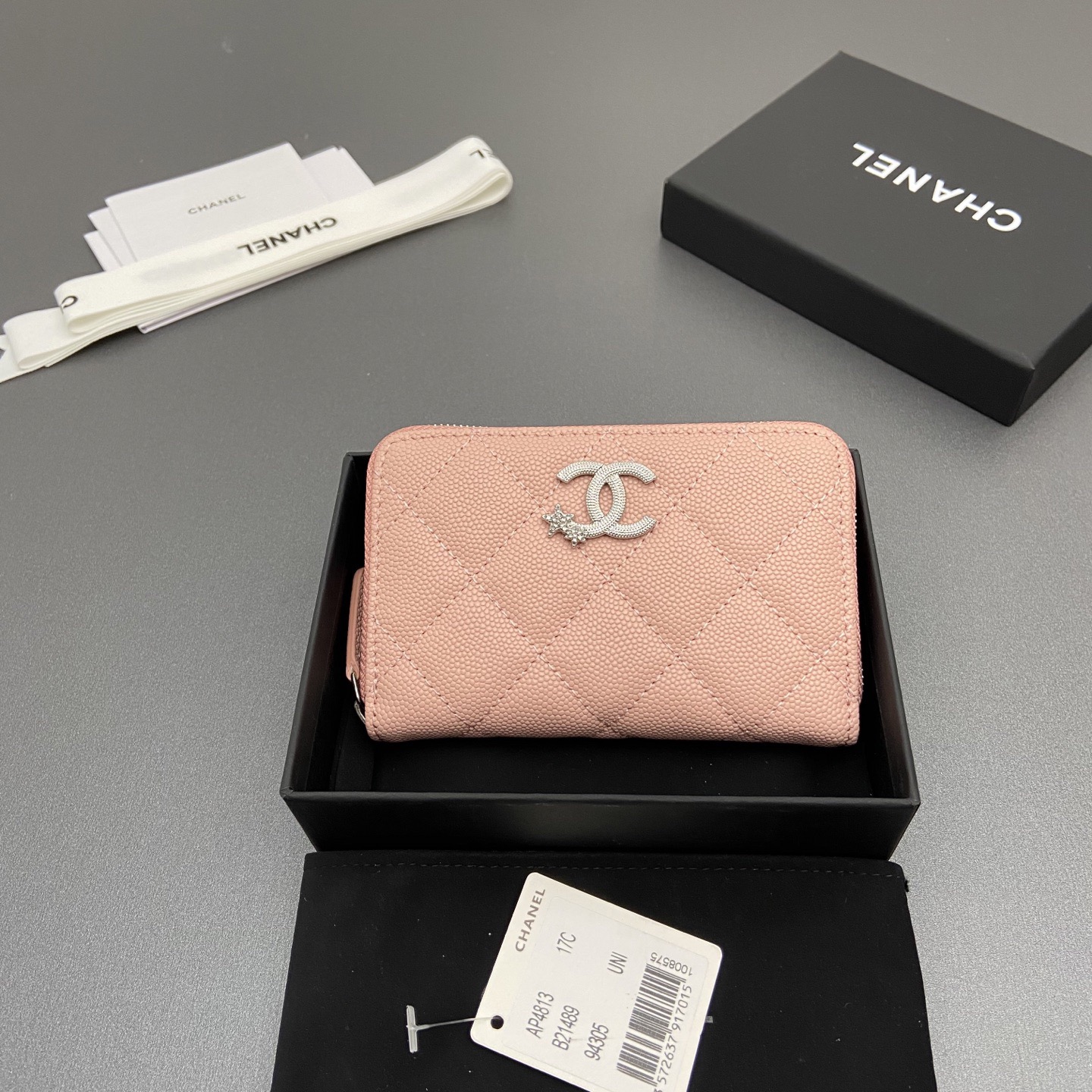 《シルエットとロゴが可愛い♪》CHANEL マトラッセ三つ折り財布