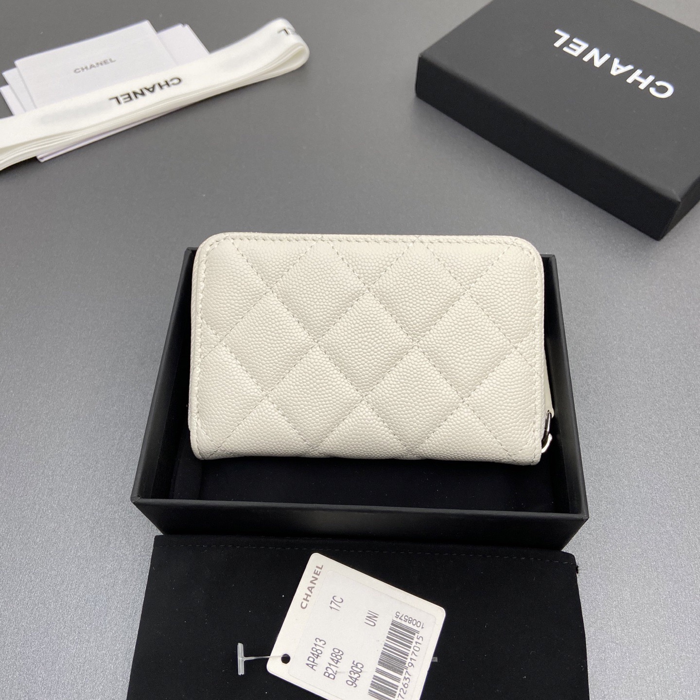 《シルエットとロゴが可愛い♪》CHANEL マトラッセ三つ折り財布