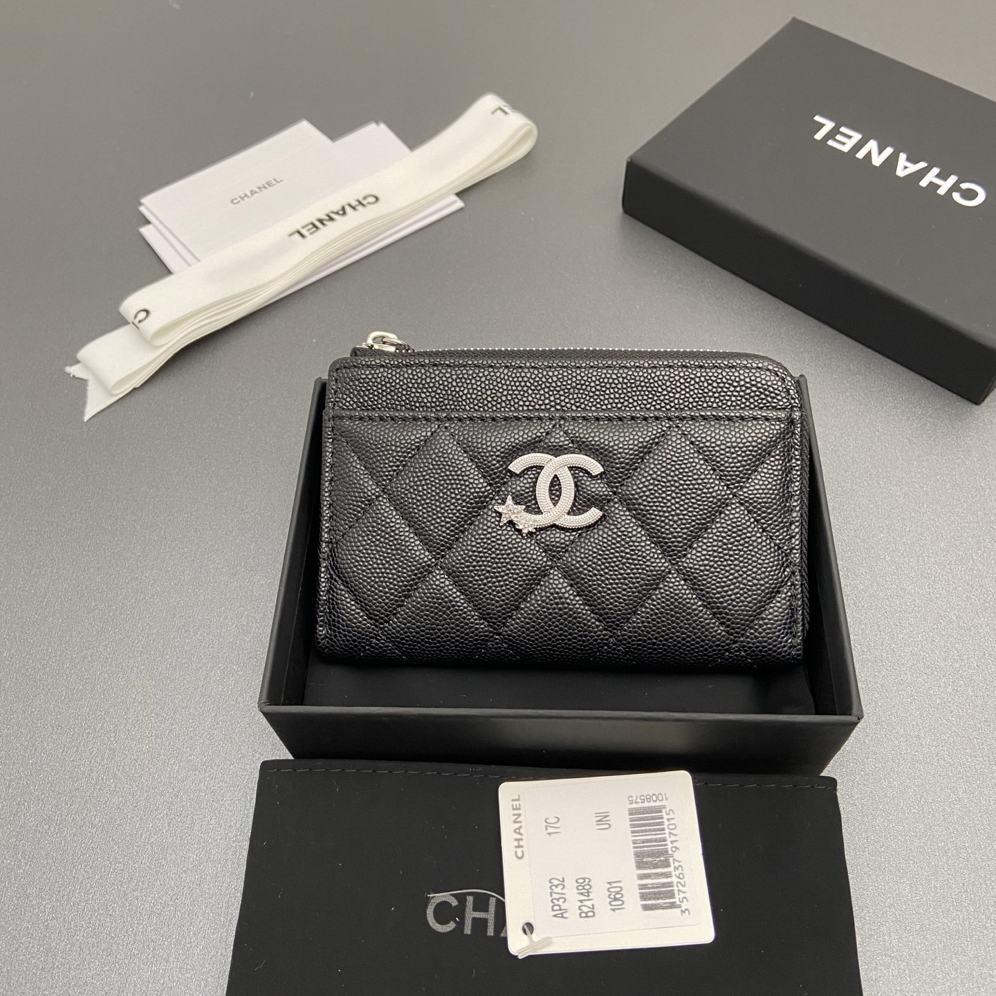 《シルエットとロゴが可愛い♪》CHANEL マトラッセ三つ折り財布