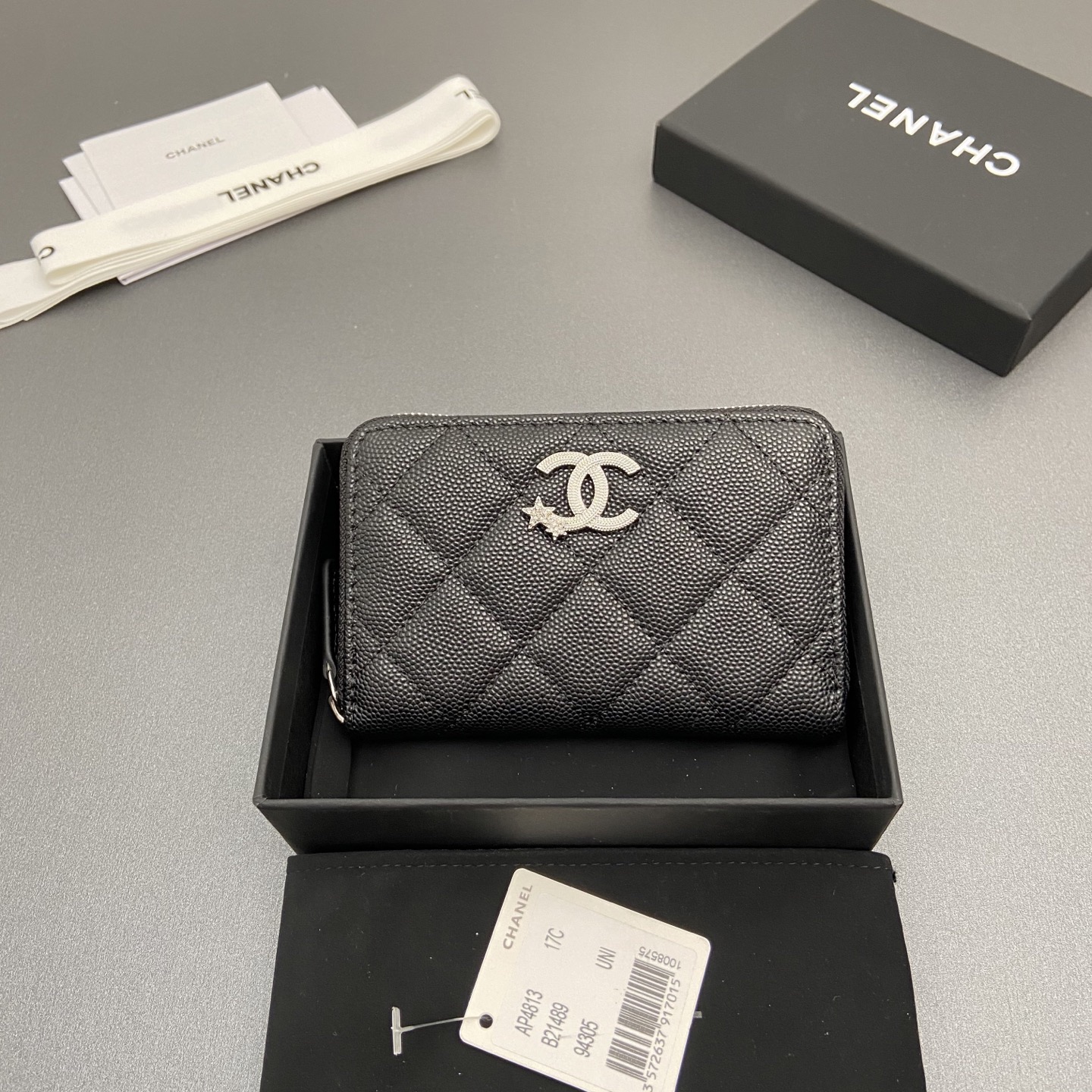 《シルエットとロゴが可愛い♪》CHANEL マトラッセ三つ折り財布
