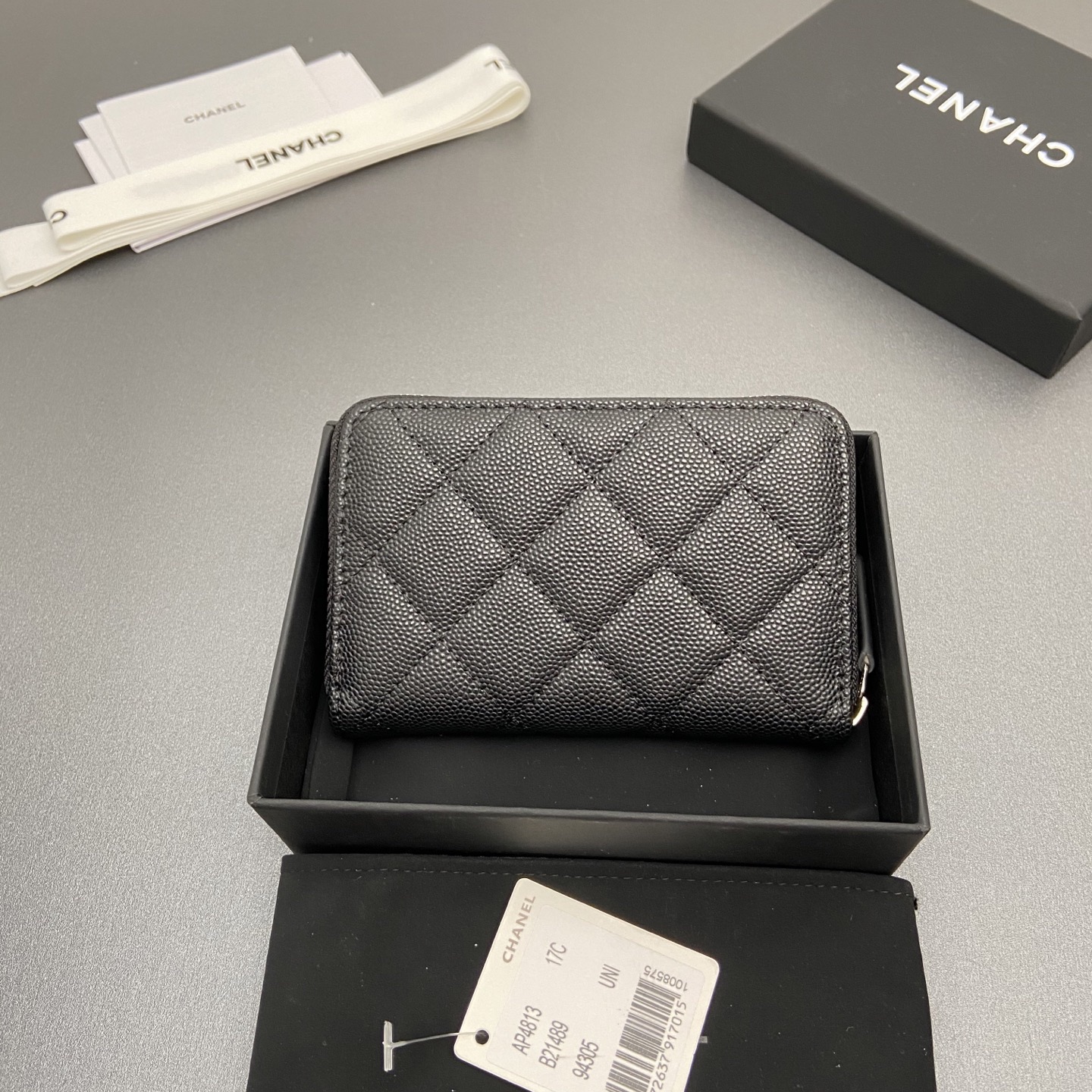 《シルエットとロゴが可愛い♪》CHANEL マトラッセ三つ折り財布