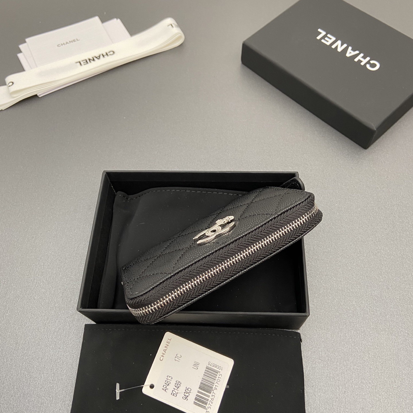 《シルエットとロゴが可愛い♪》CHANEL マトラッセ三つ折り財布