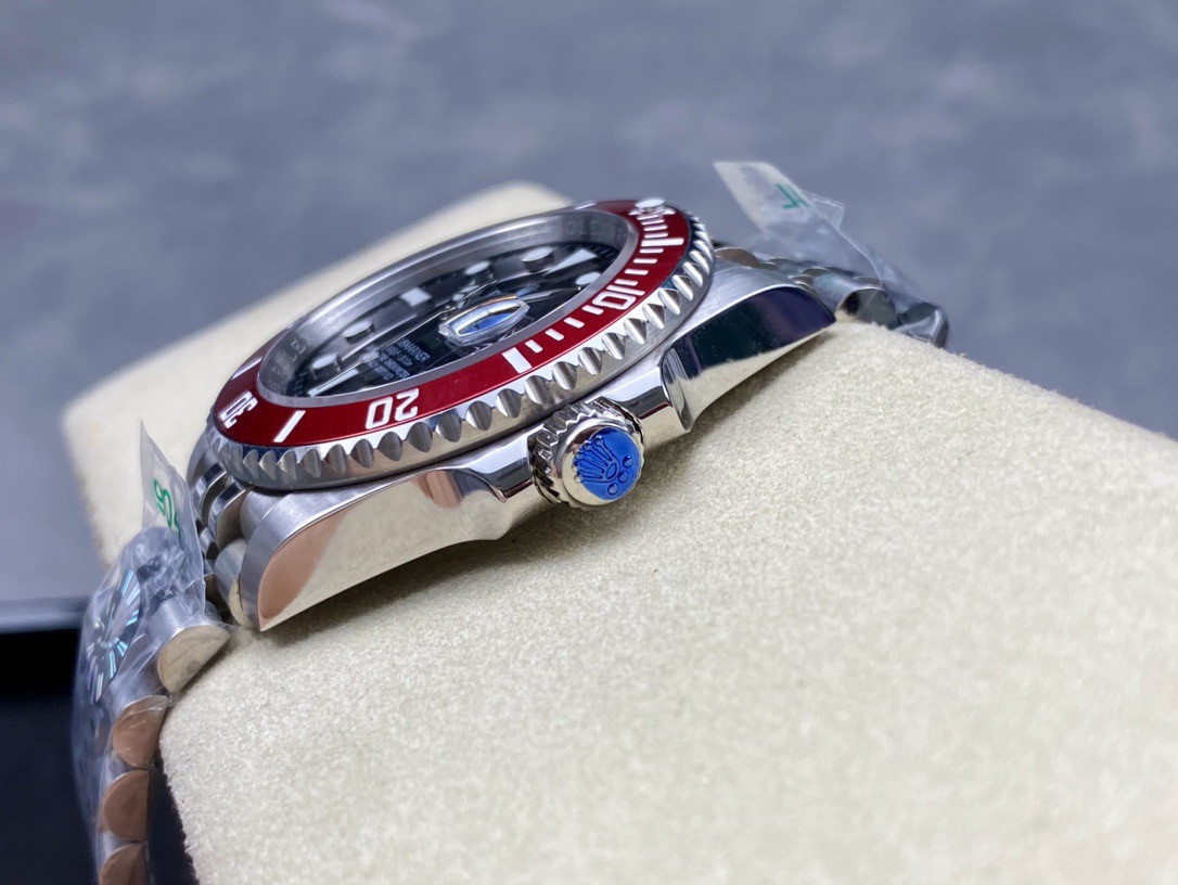 ROLEX ロレックス 潜水者SUBシリーズ  機械式時計潜水艇乗組員「70周年記念日」を称えて