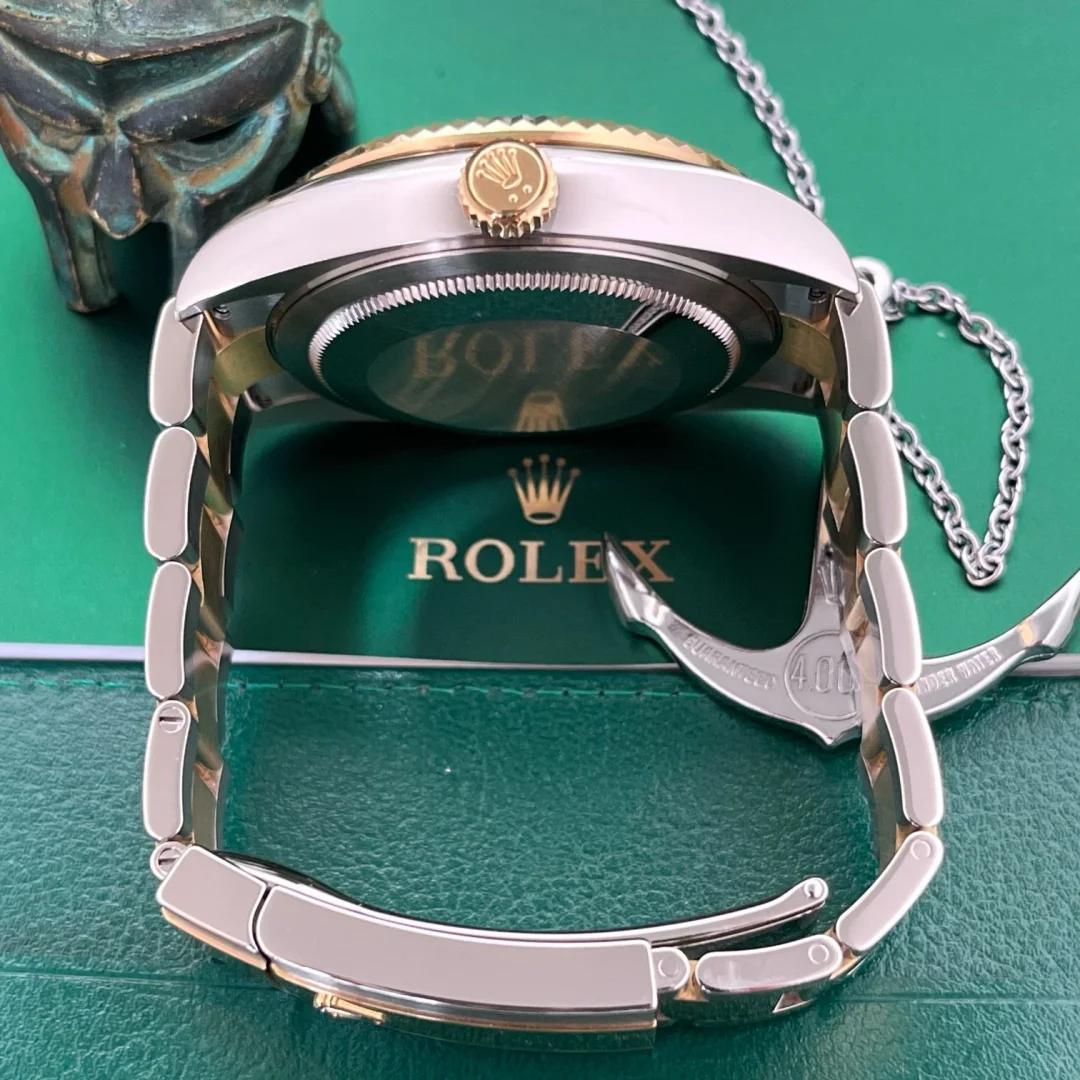 スカイドゥエラー 42MM時計