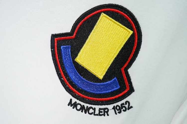 【Moncler 】（モンクレール）男女兼用、ご好評に付き再入荷！