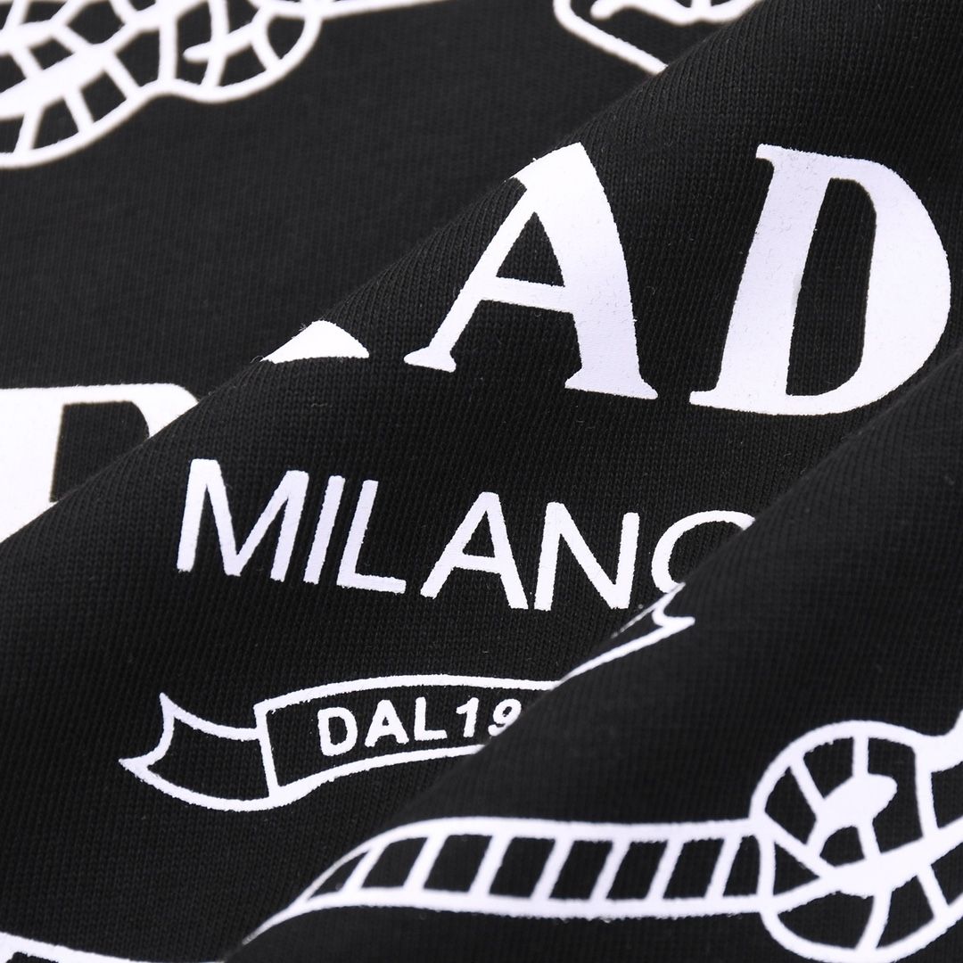 【Prada】( プラダ ) 半袖 男女兼用、ご好評に付き再入荷！