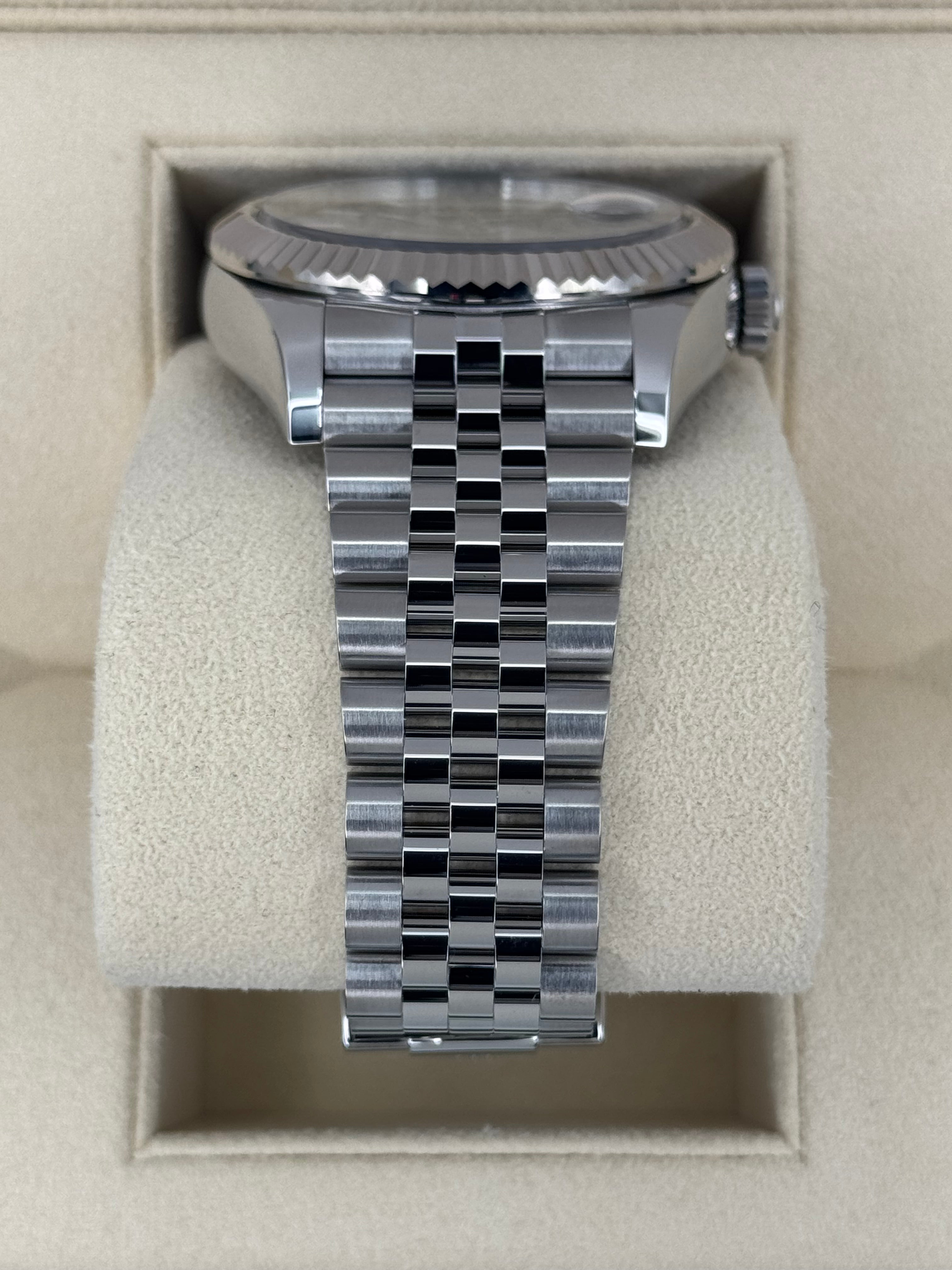 NEW 2024 ロレックス スカイドゥエラー 42mm 336934 ジュビリーブルーダイヤル