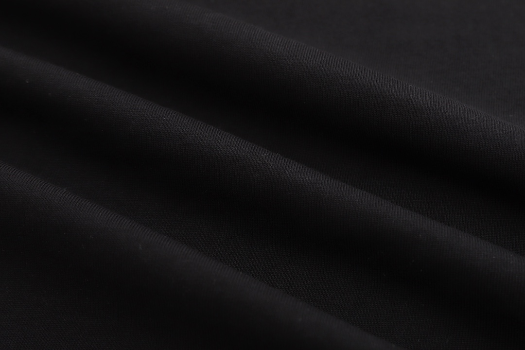 【FENDI 公式旗艦店】フェンディ Tシャツ ご好評に付き再入荷！黒 白