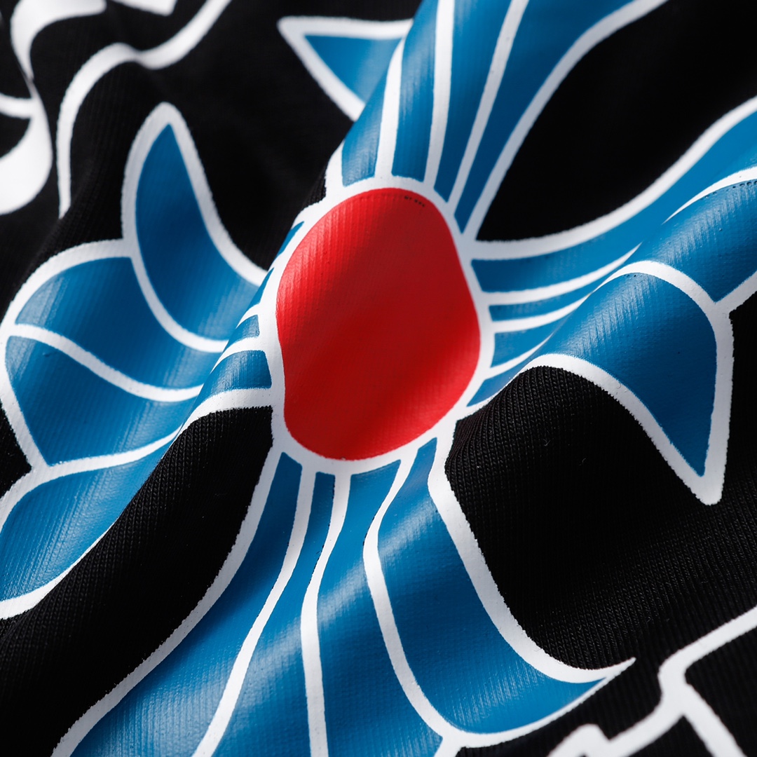 【CHROME HEARTS 公式旗艦店】クロムハーツ Tシャツ ご好評に付き再入荷！黒 白