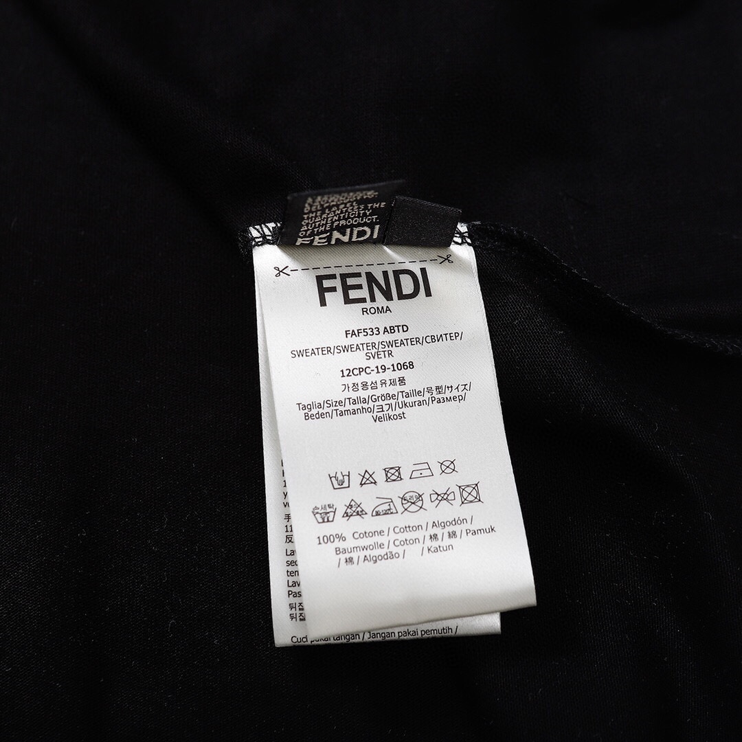 【FENDI 公式旗艦店】フェンディ Tシャツ ご好評に付き再入荷！黒 白