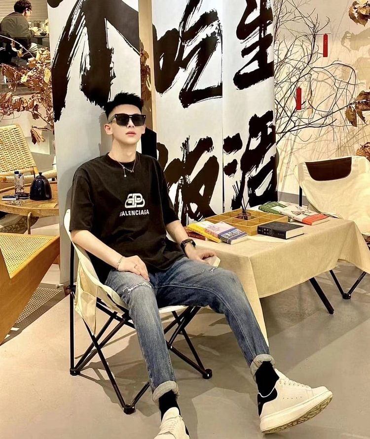 【BALENCIAGA】（バレンシアガ ）半袖 男女兼用