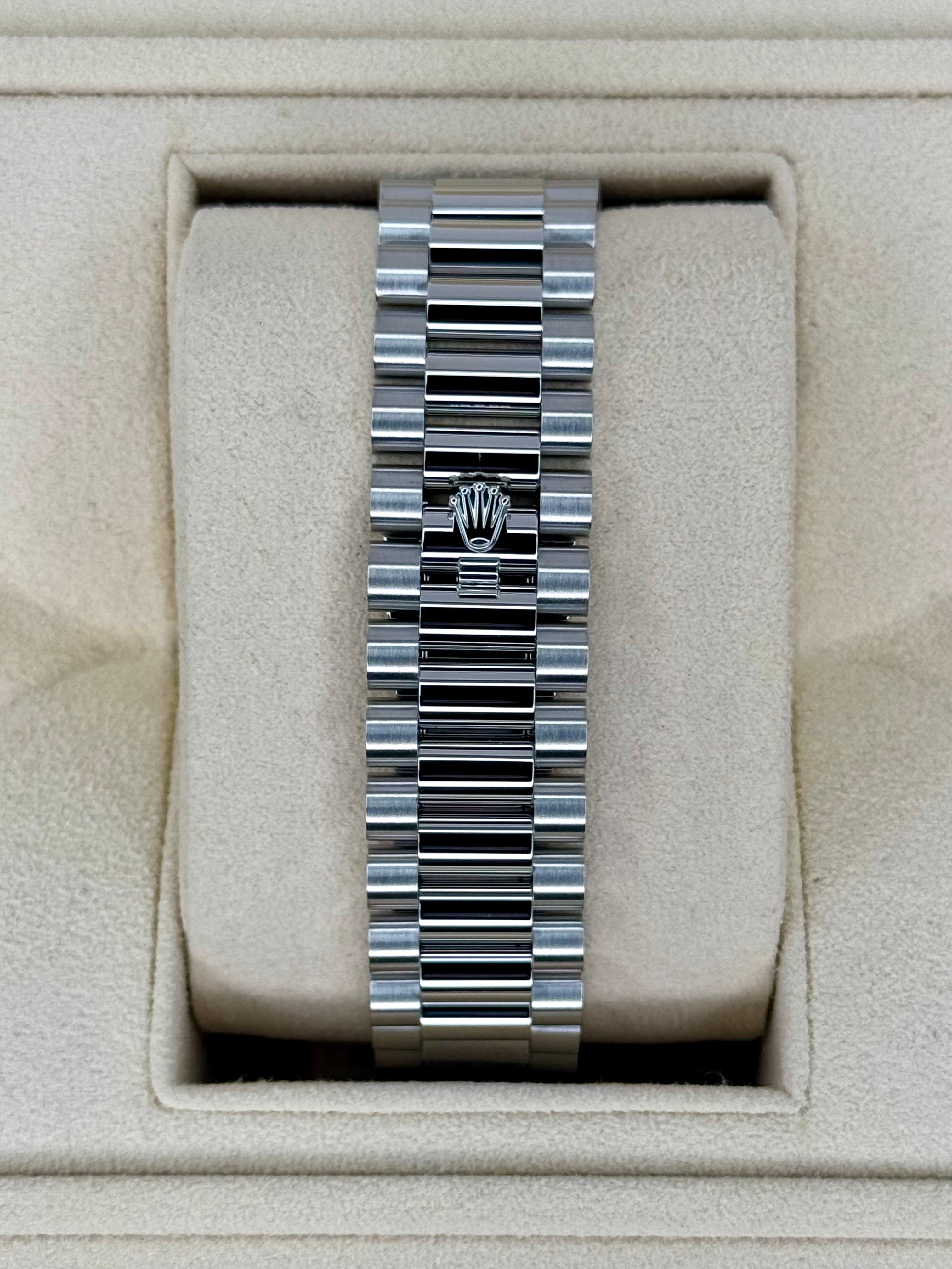 NEW 2024 ロレックス デイデイト プラチナ 40mm 228236 アイスブルーローマンダイヤル