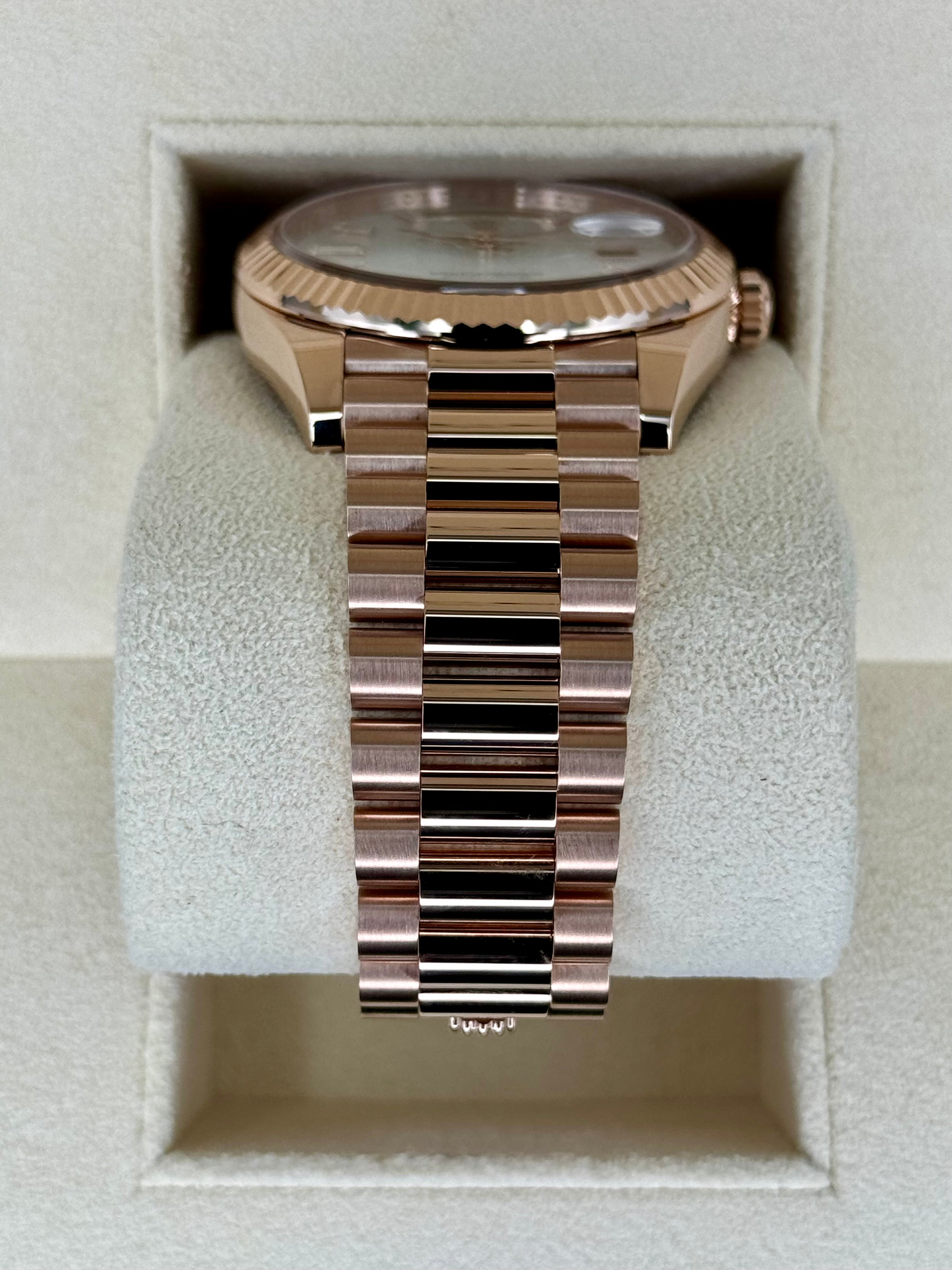 NEW 2024 ロレックス デイデイト 40mm 228235 ローズゴールド MOP ダイヤ文字盤