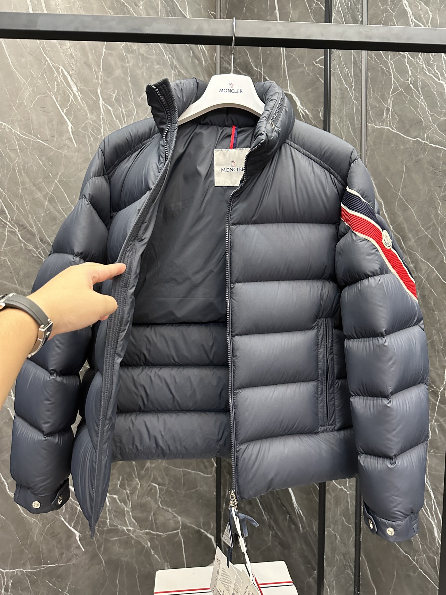 MONCLER Solayan 2024年の新作で人気のあるもの  モンクレール 定番ダウンコート 限定発売中！