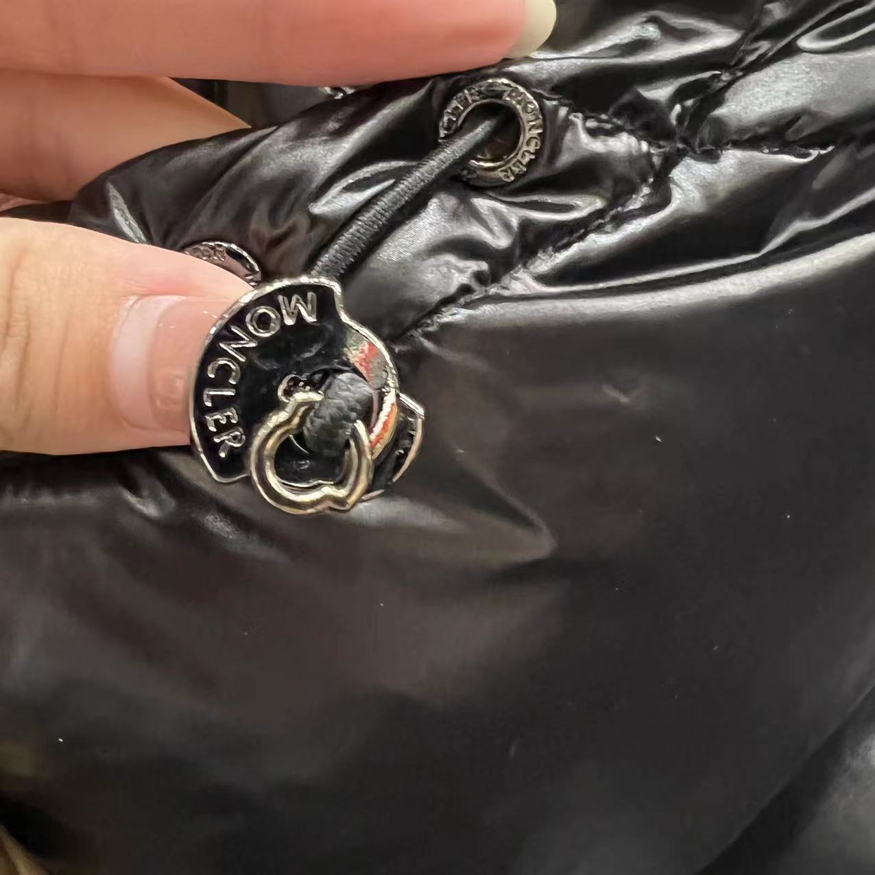 【公式認定ストア】MONCLERモンクレール 定番ダウンコート 限定発売中！多くの著名人やセレブに愛用されています! 爆買い！即完売必至 Parana（ユニセックス）