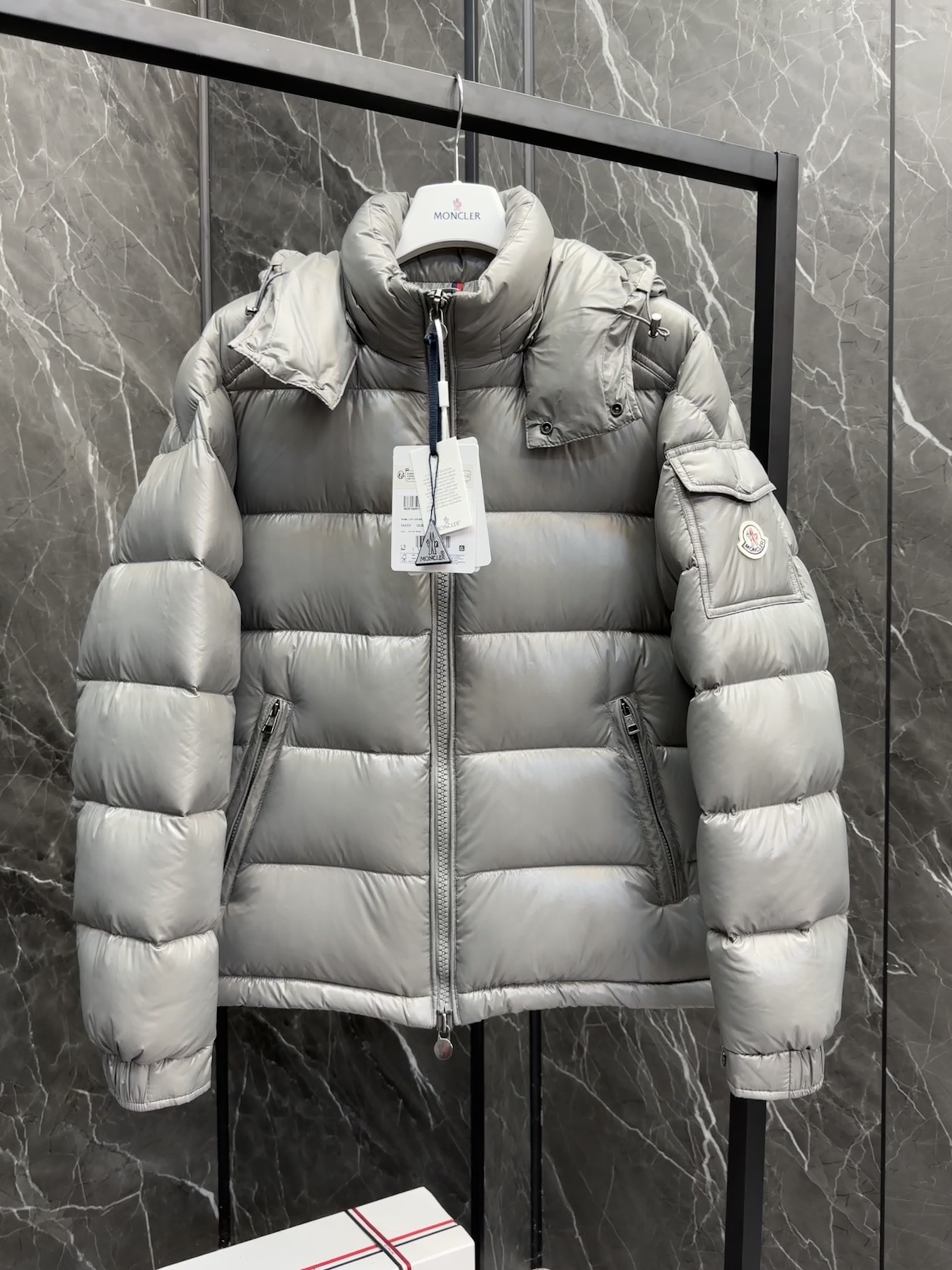 【公式認定ストア】MONCLER MAYA 限定グレー モンクレール 定番ダウンコート 限定発売中！爆買い！即完売必至 