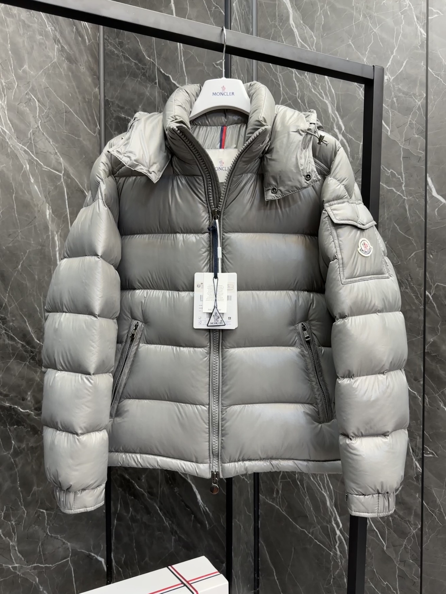 【公式認定ストア】MONCLER MAYA 限定グレー モンクレール 定番ダウンコート 限定発売中！爆買い！即完売必至 