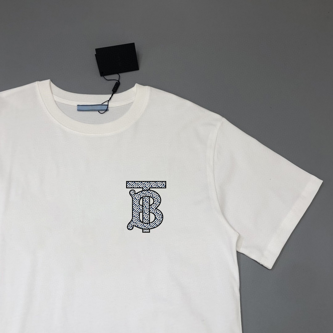 【Burberry】（バーバリー )半袖 男女兼用、ご好評に付き再入荷！