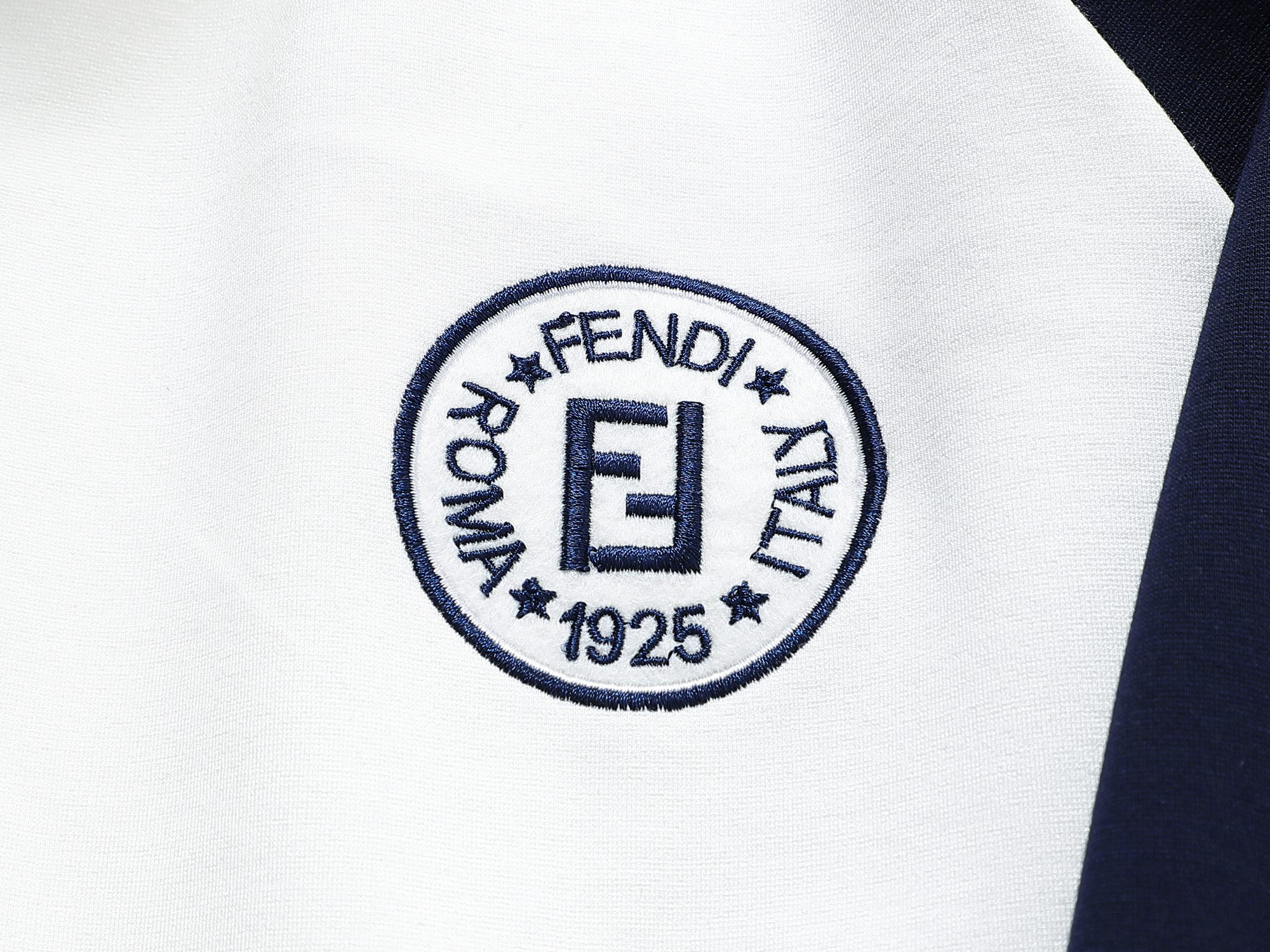 【FENDI】（フェンディ）【即日出荷】男女兼用、ご好評に付き再入荷！