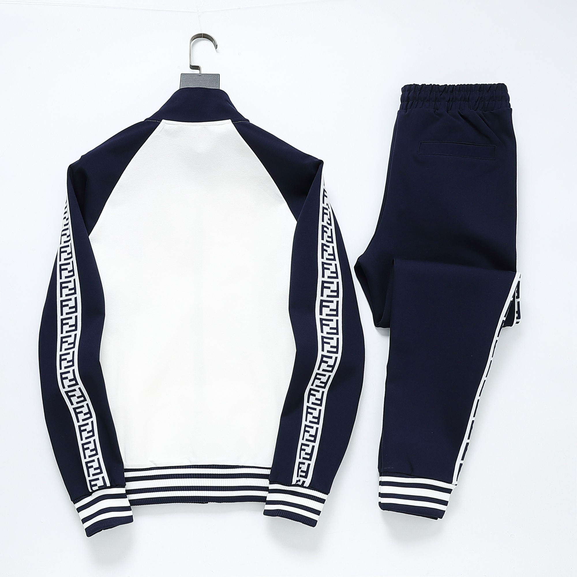 【FENDI】（フェンディ）【即日出荷】男女兼用、ご好評に付き再入荷！