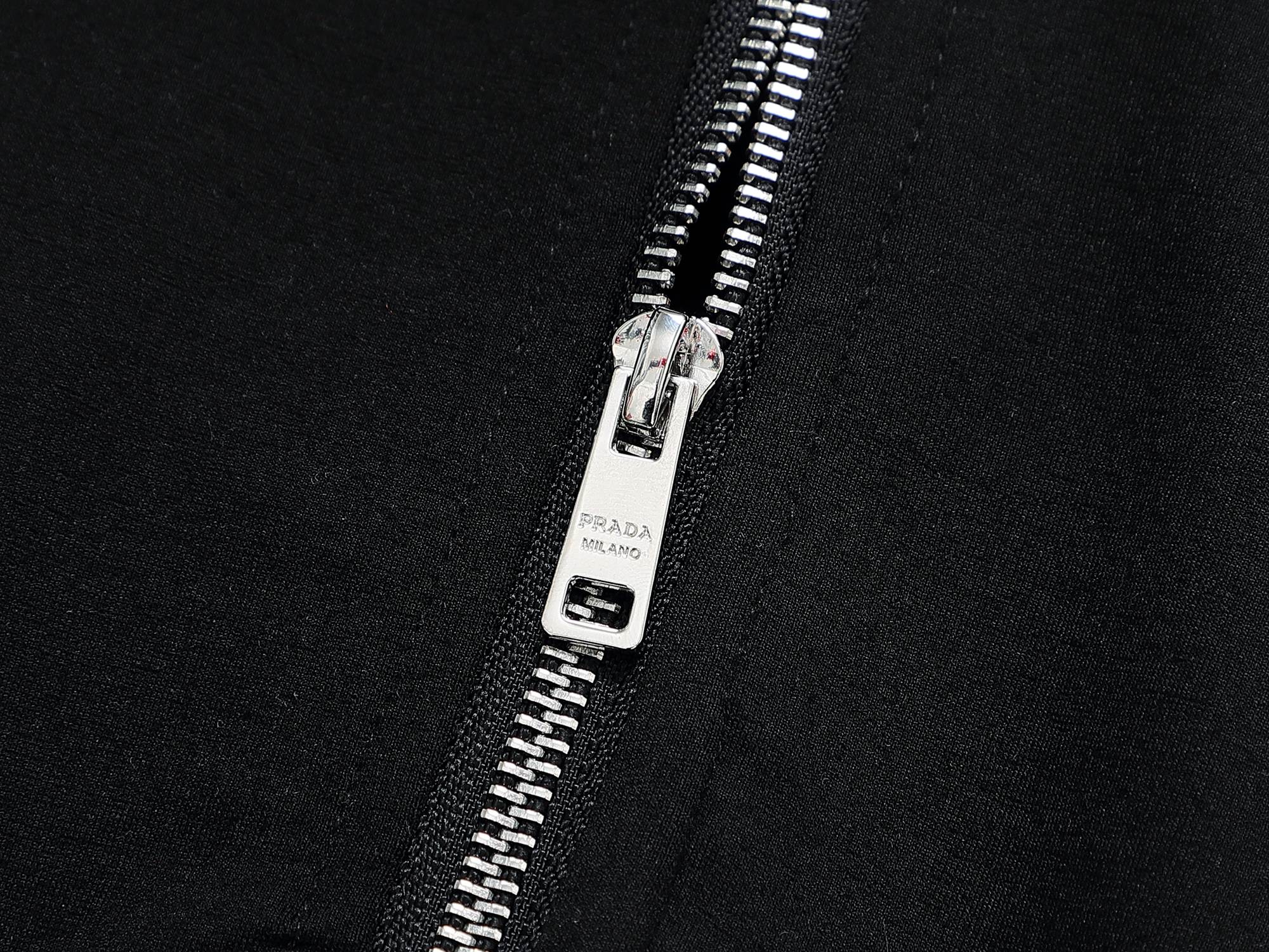 【Prada】( プラダ ) 【即日出荷】ご好評に付き再入荷！