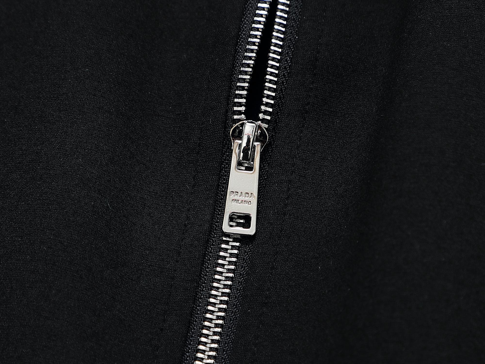 【Prada】( プラダ ) 【即日出荷】ご好評に付き再入荷！