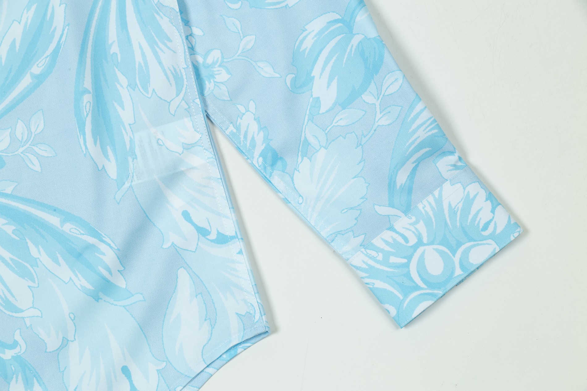 【VERSACE公式旗艦店】ご好評に付き再入荷！