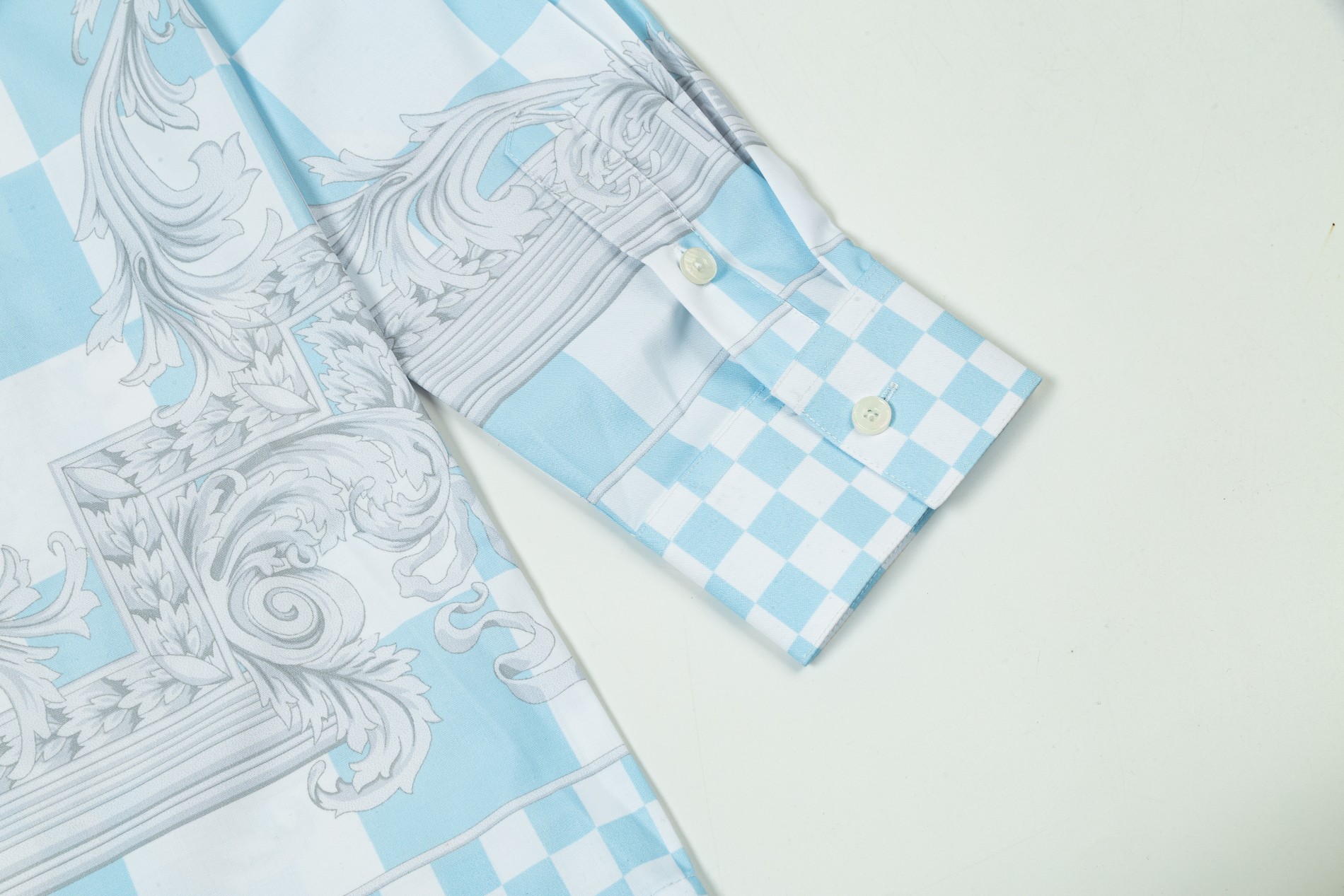 【VERSACE公式旗艦店】ご好評に付き再入荷！